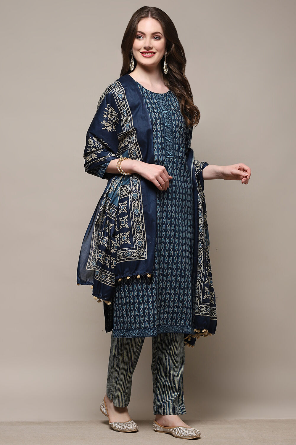 Green Cotton Screen Printed Unstitched Suit Set image number 7