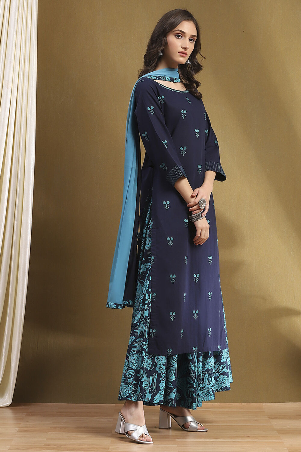 Blue Cotton Yard Dyed Straight Suit Set image number 5