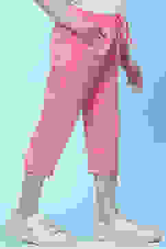 Blush Pink Cotton Solid Capri Pant image number 3