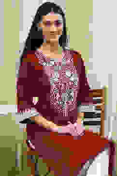 Maroon Cotton Dyed Straight Kurta image number 0