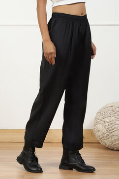 Black Solid Mid-Rise Regular Pants image number 3
