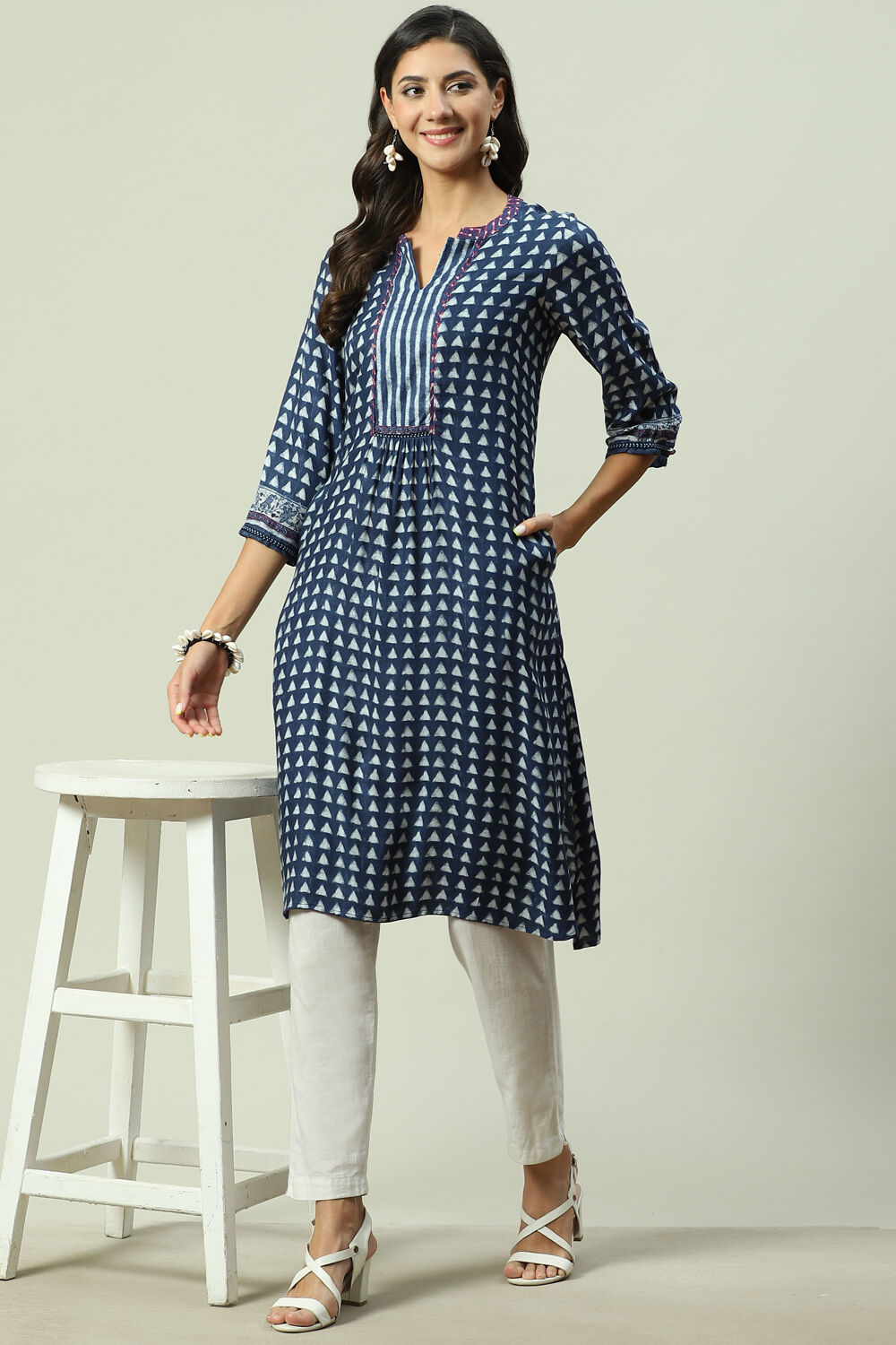 Indigo LIVA Straight Printed Kurta image number 3