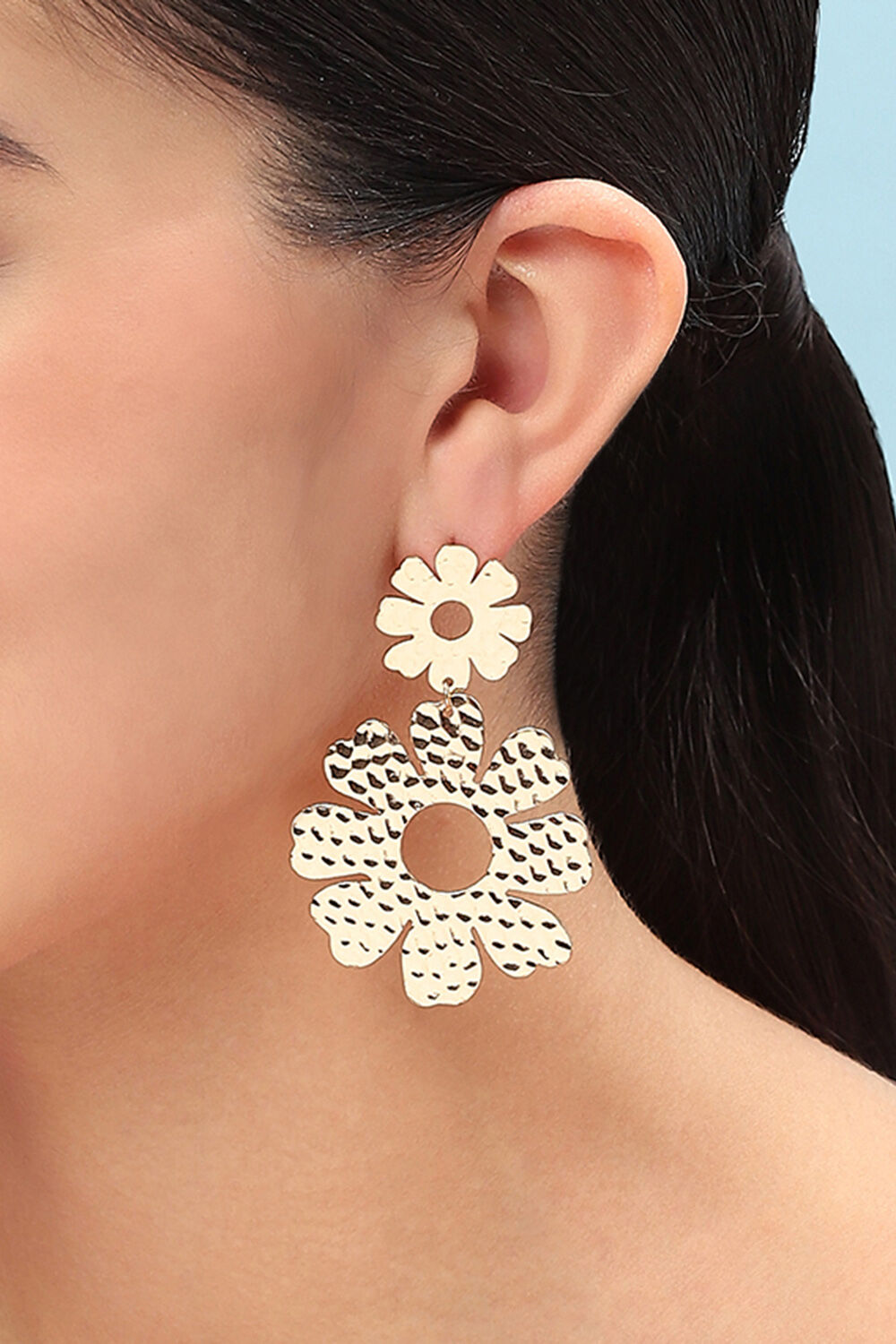 Gold Alloy Earrings image number 3