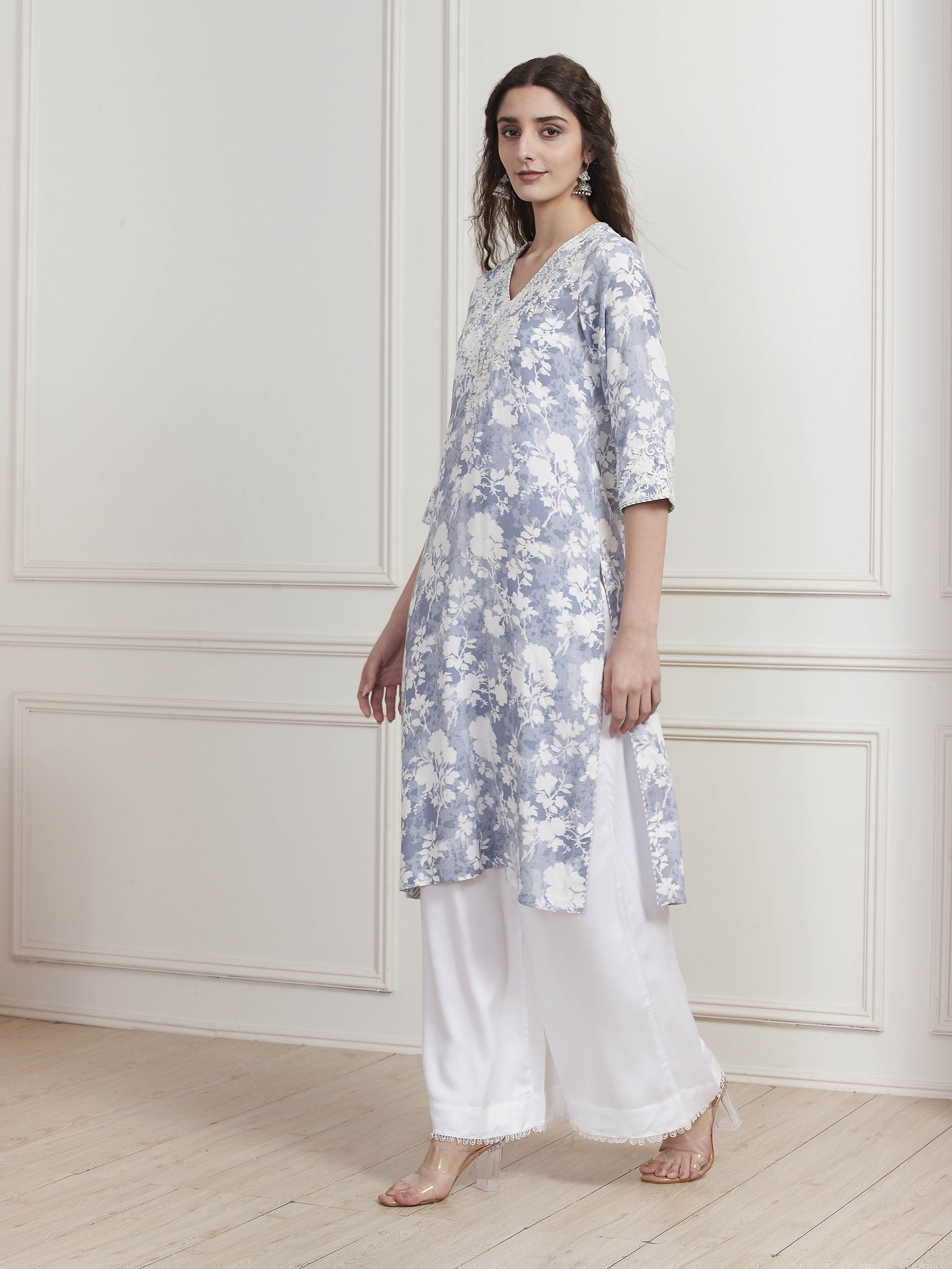 Powder Blue Floral Printed Straight Kurta image number 2