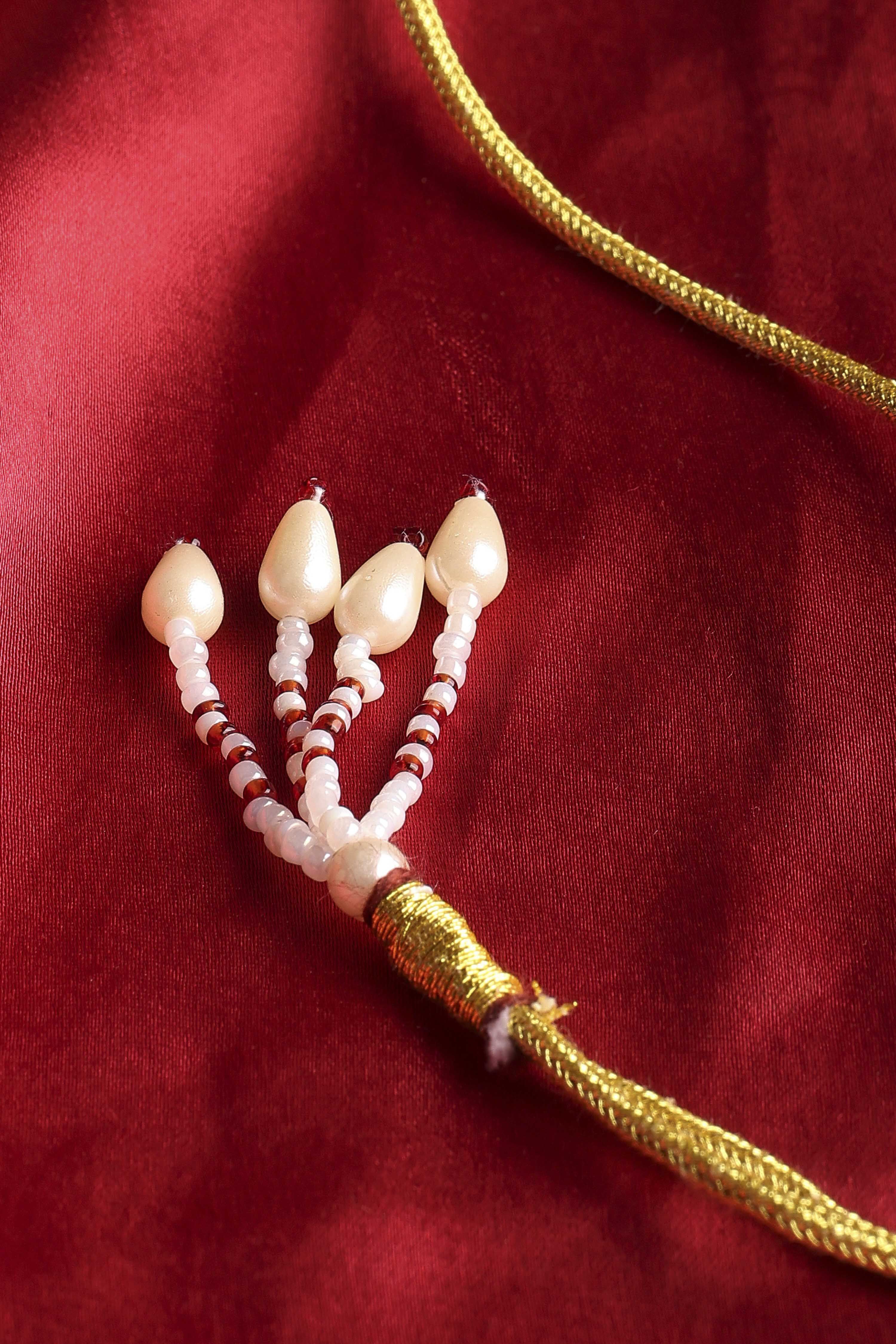 White Alloy Necklace Set image number 5