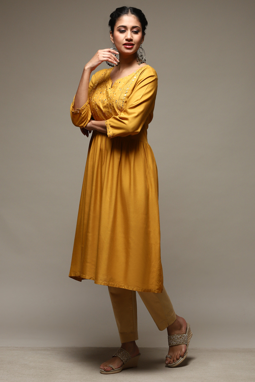 Mustard Rayon Flared Kurta image number 2