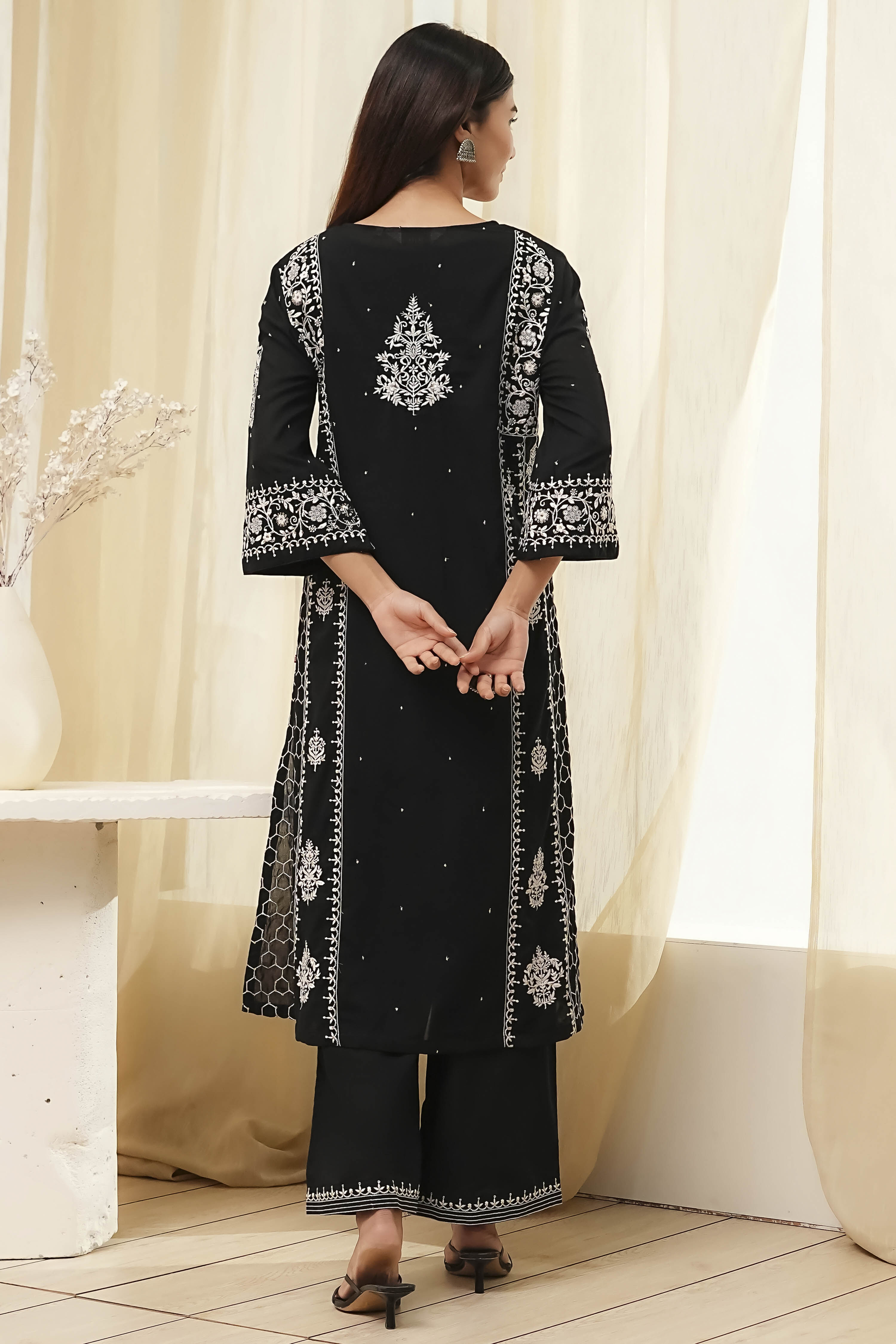 Pink Cotton Blend Embroidered Straight Suit Set image number 4