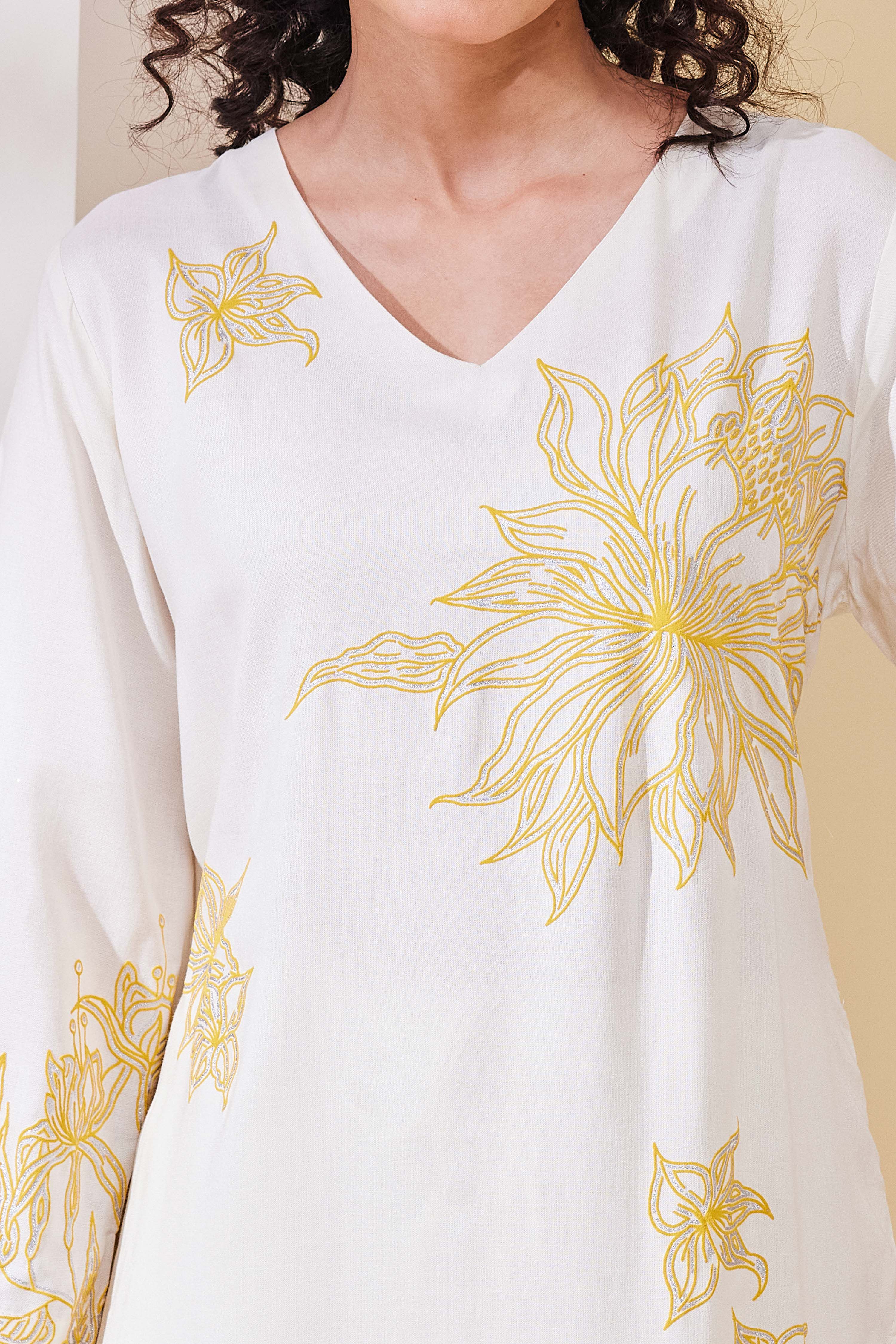 Off White Viscose Rayon Straight Kurta Pants Set image number 1