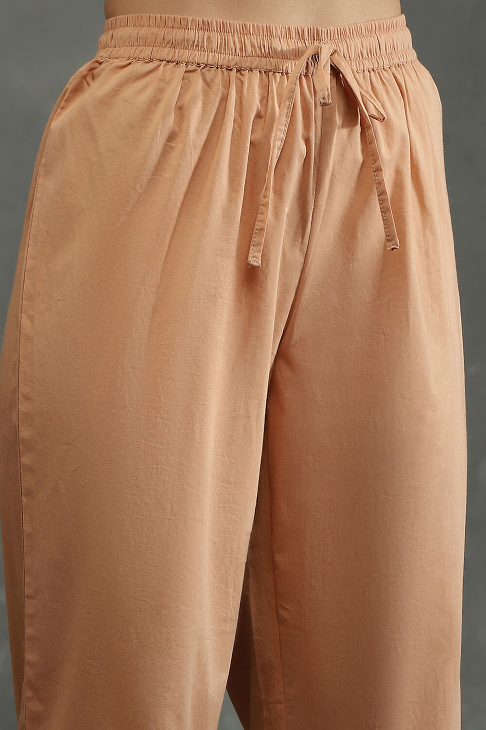 Peach-Toned Silk Chanderi Floral Printed Straight Kurta Set image number 2