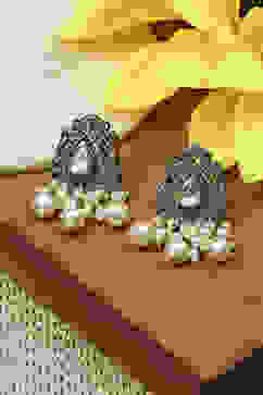 White Kundan Festive Studs image number 0