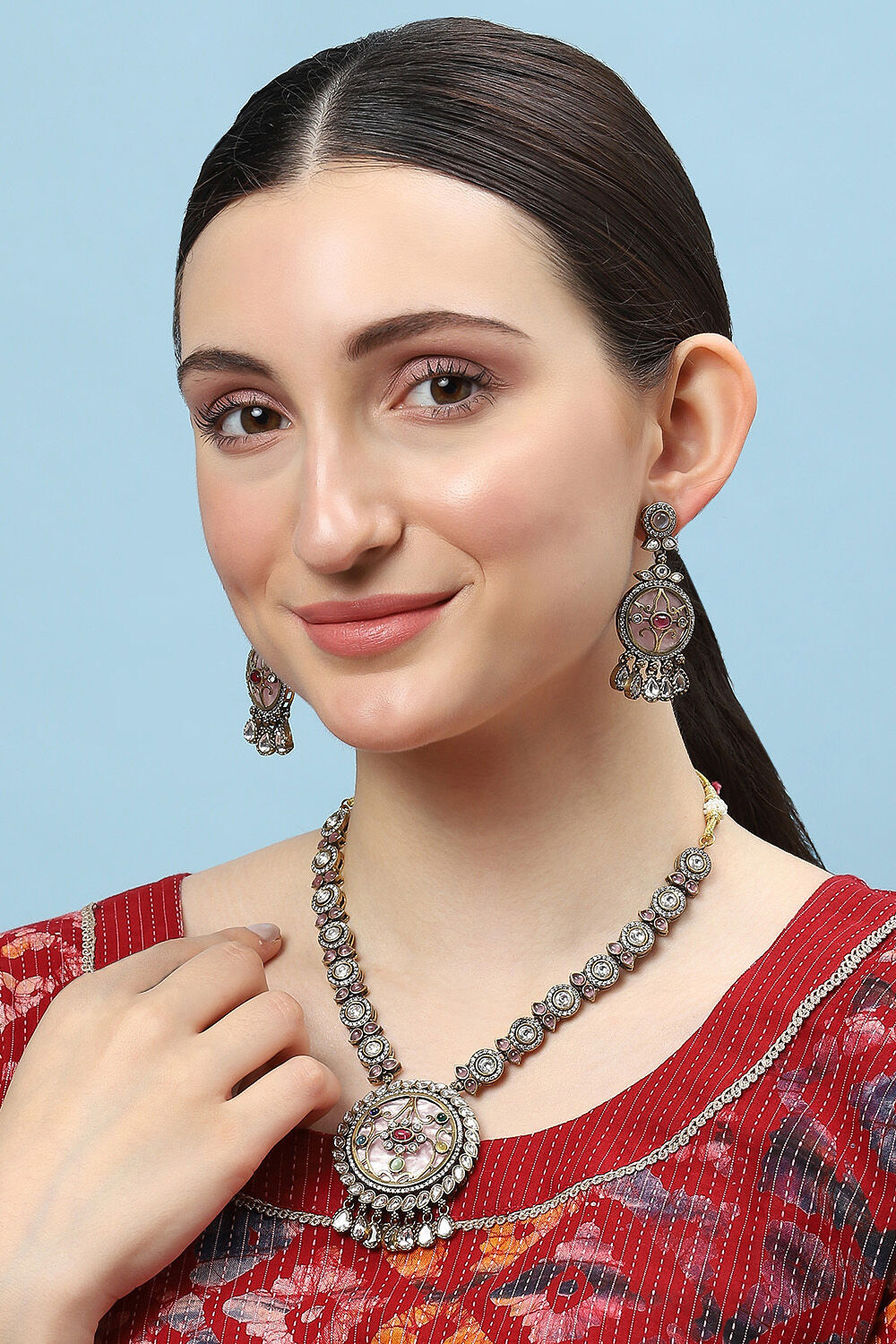 Light Pink Brass Necklace Set image number 3