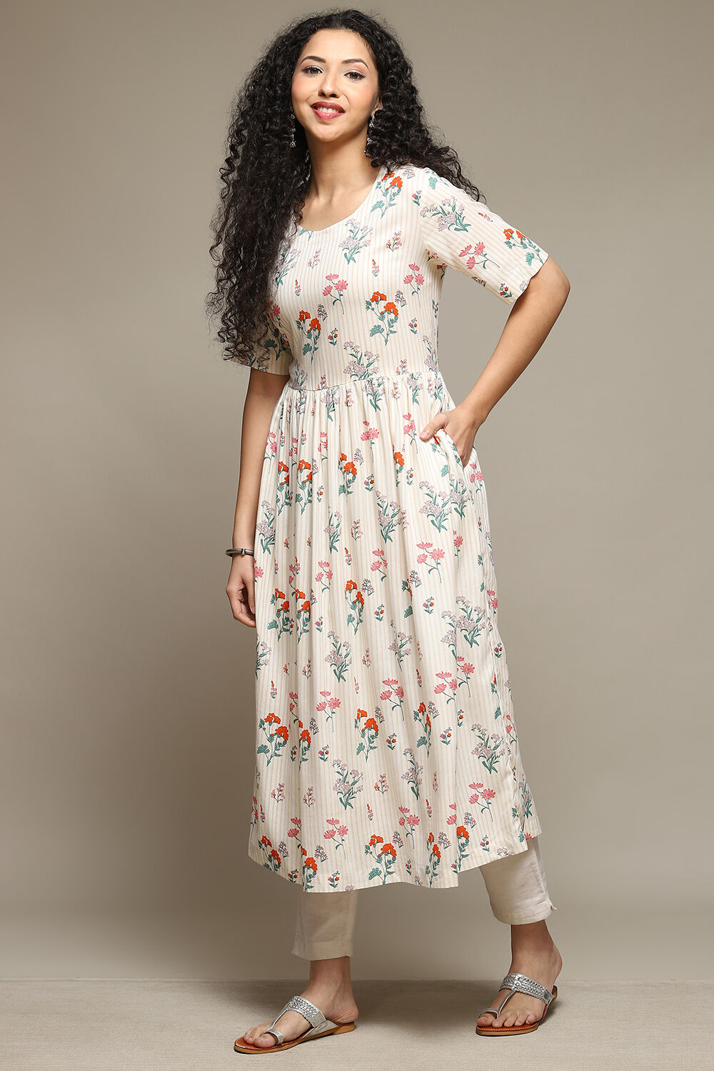 Natural Rayon Straight Printed Kurta image number 2