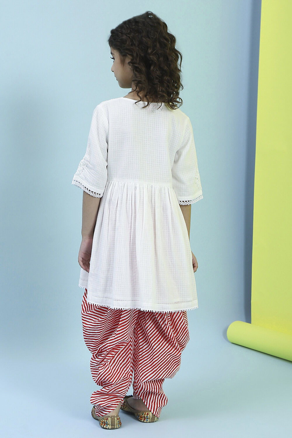 White and Red Cotton Gathered Kurta Set image number 4