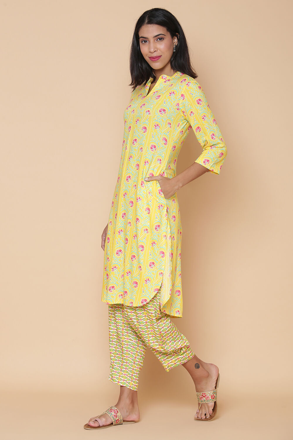 Cream Rayon Straight Kurta Pants Set image number 5