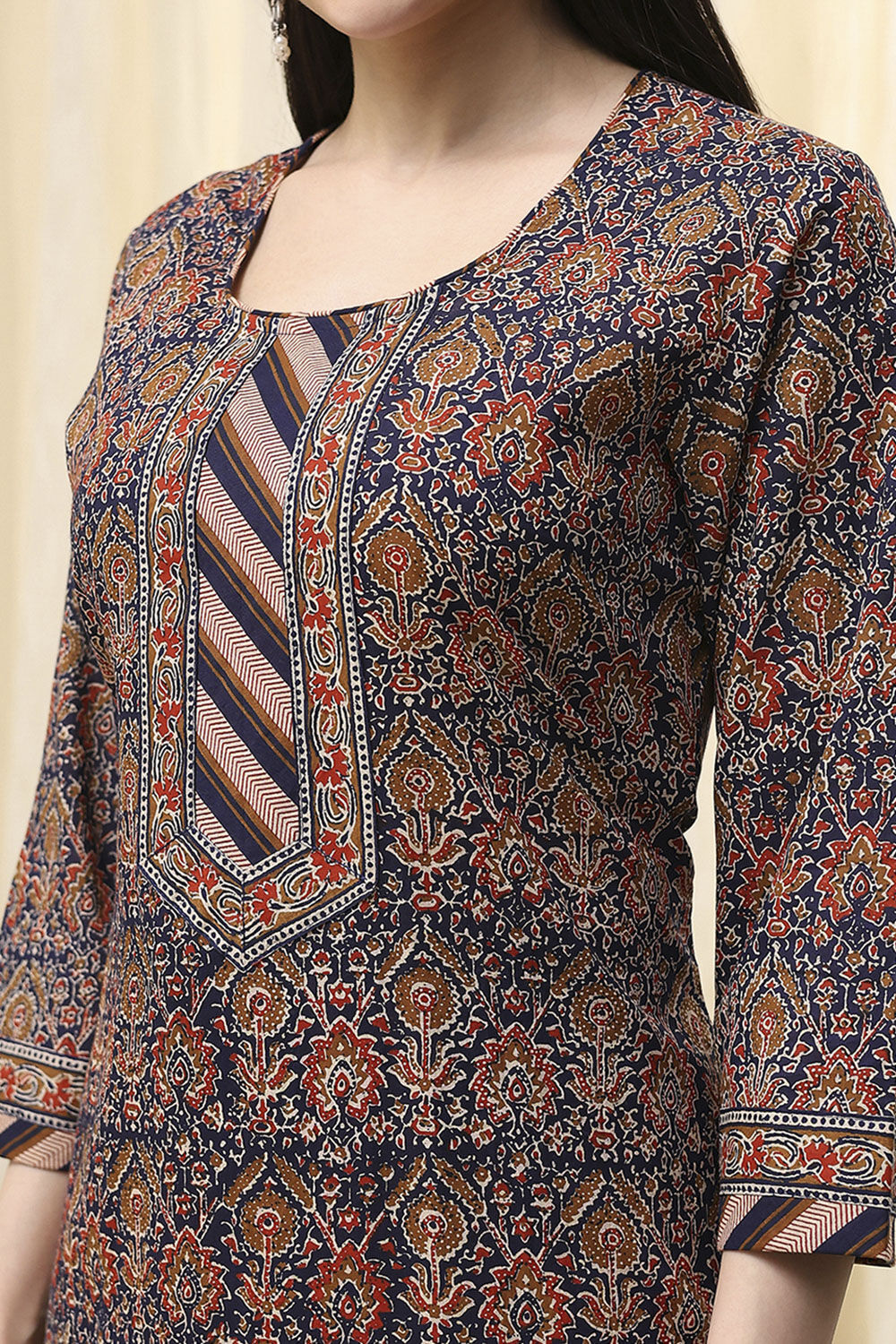 Green Cotton Floral Printed Unstitched Suit Set image number 2