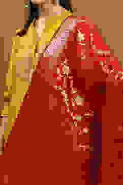 Red Floral Yarn-Dyed Festive Dupatta image number 1