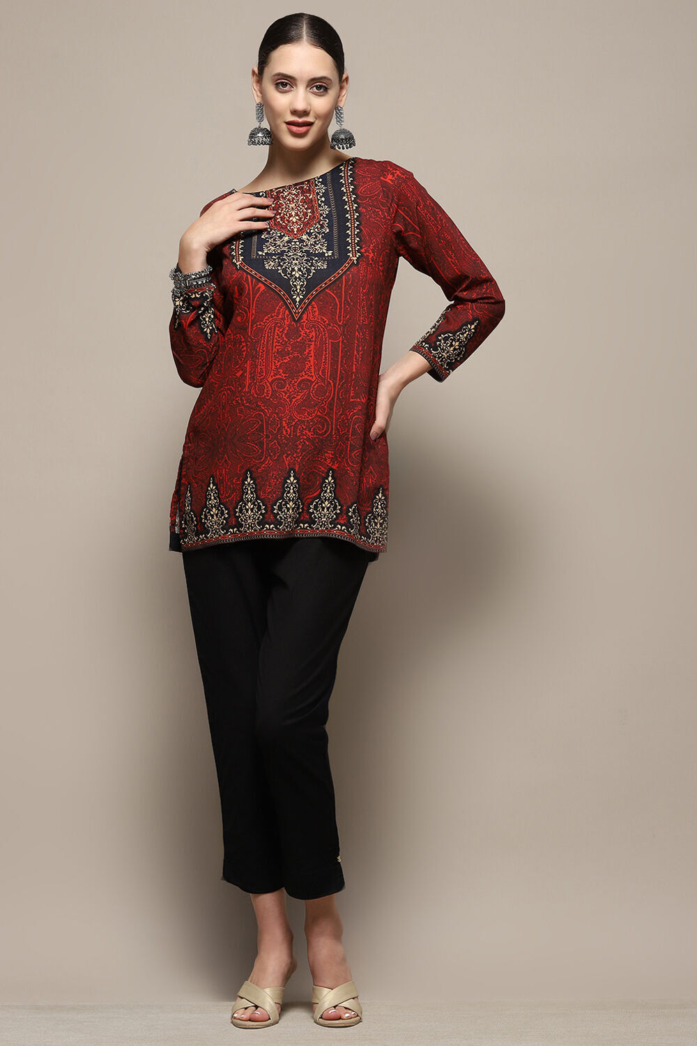Maroon Crepe Printed Straight Short Kurta image number 2