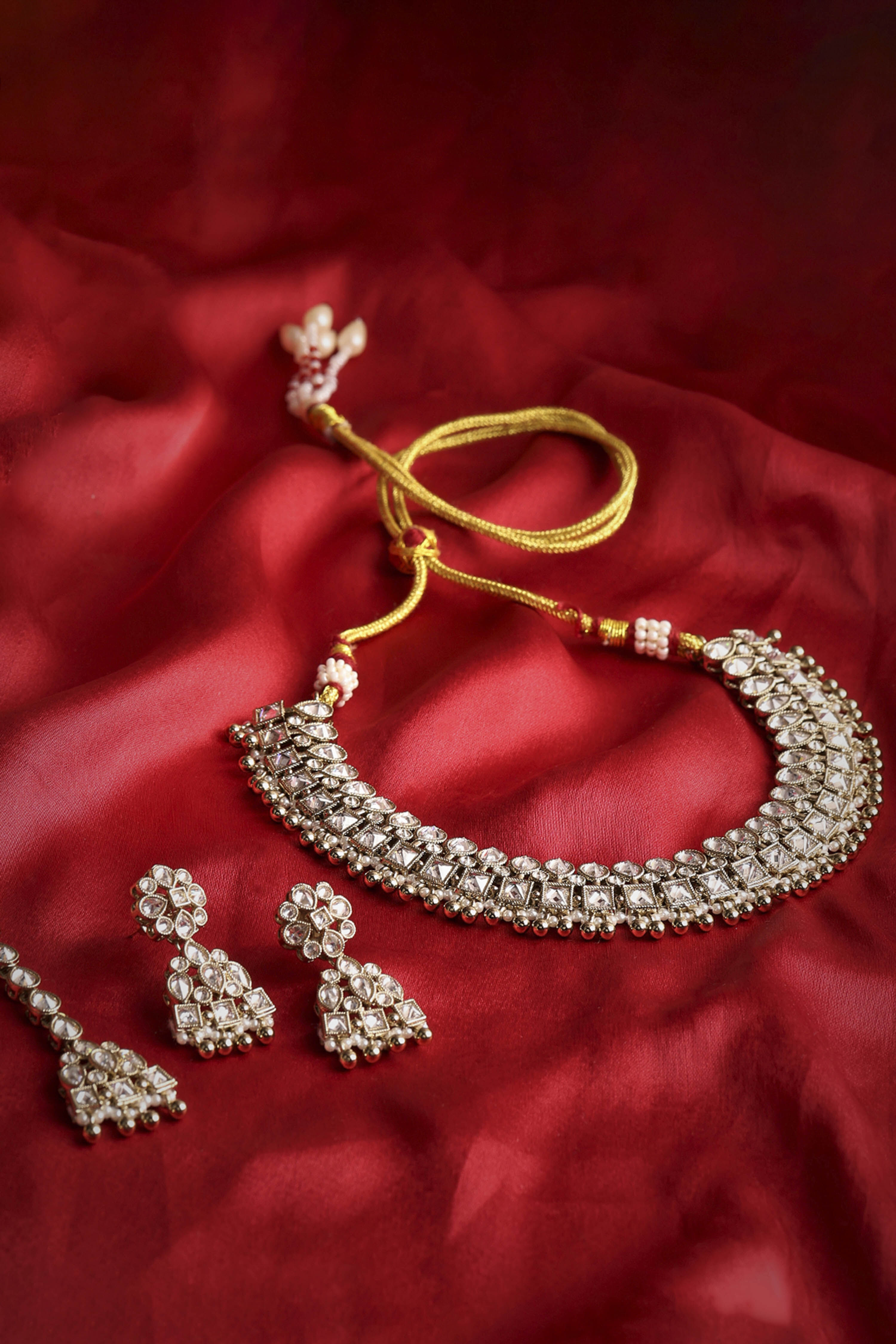 White Alloy Necklace Set image number 0