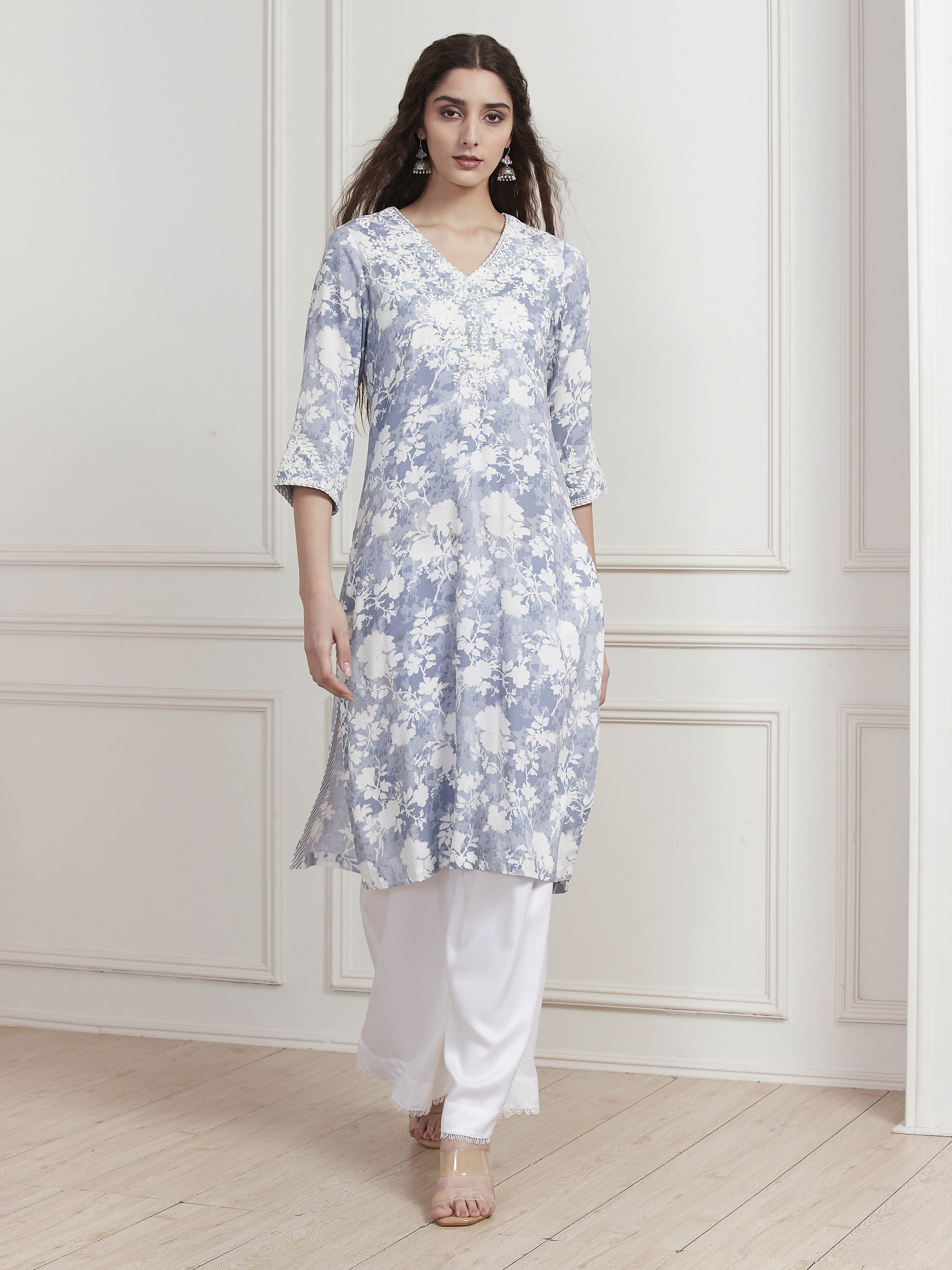 Powder Blue Floral Printed Straight Kurta image number 5