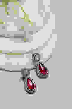 Red Brass Necklace Set image number 0