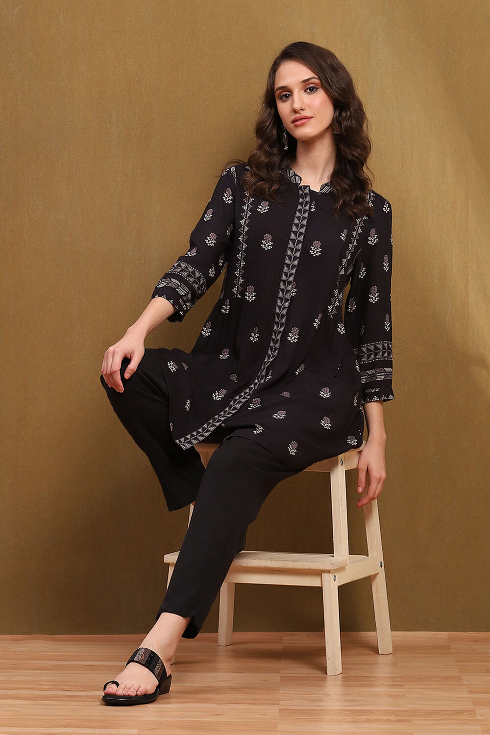 Navy Blue Floral Printed Gathered Short Kurta image number 0