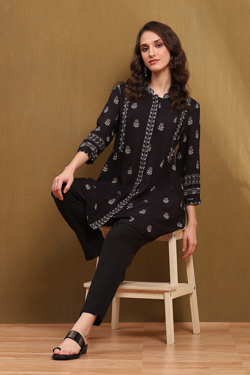 Navy Blue Floral Printed Gathered Short Kurta image number 0
