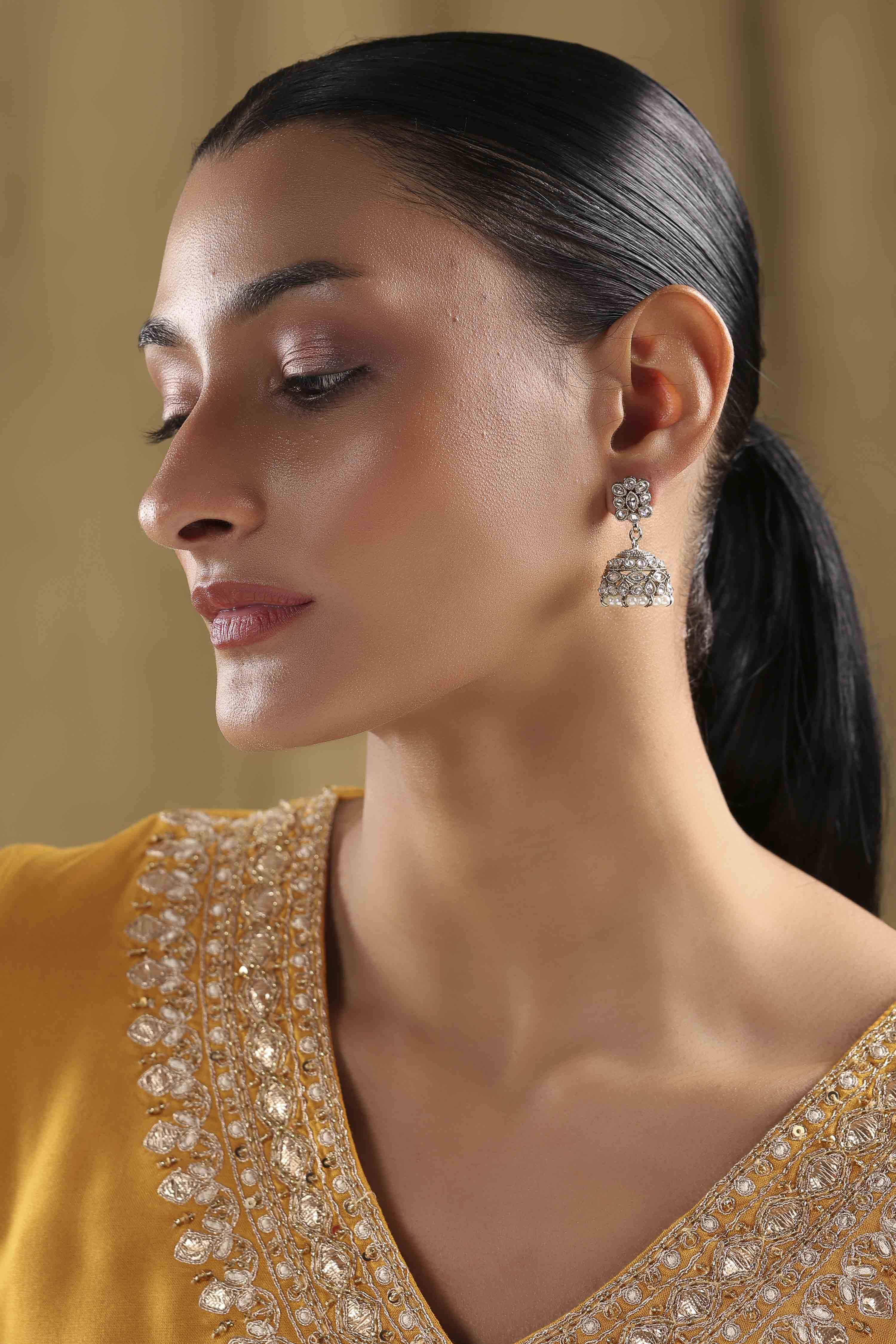 White Pearl Earrings image number 3