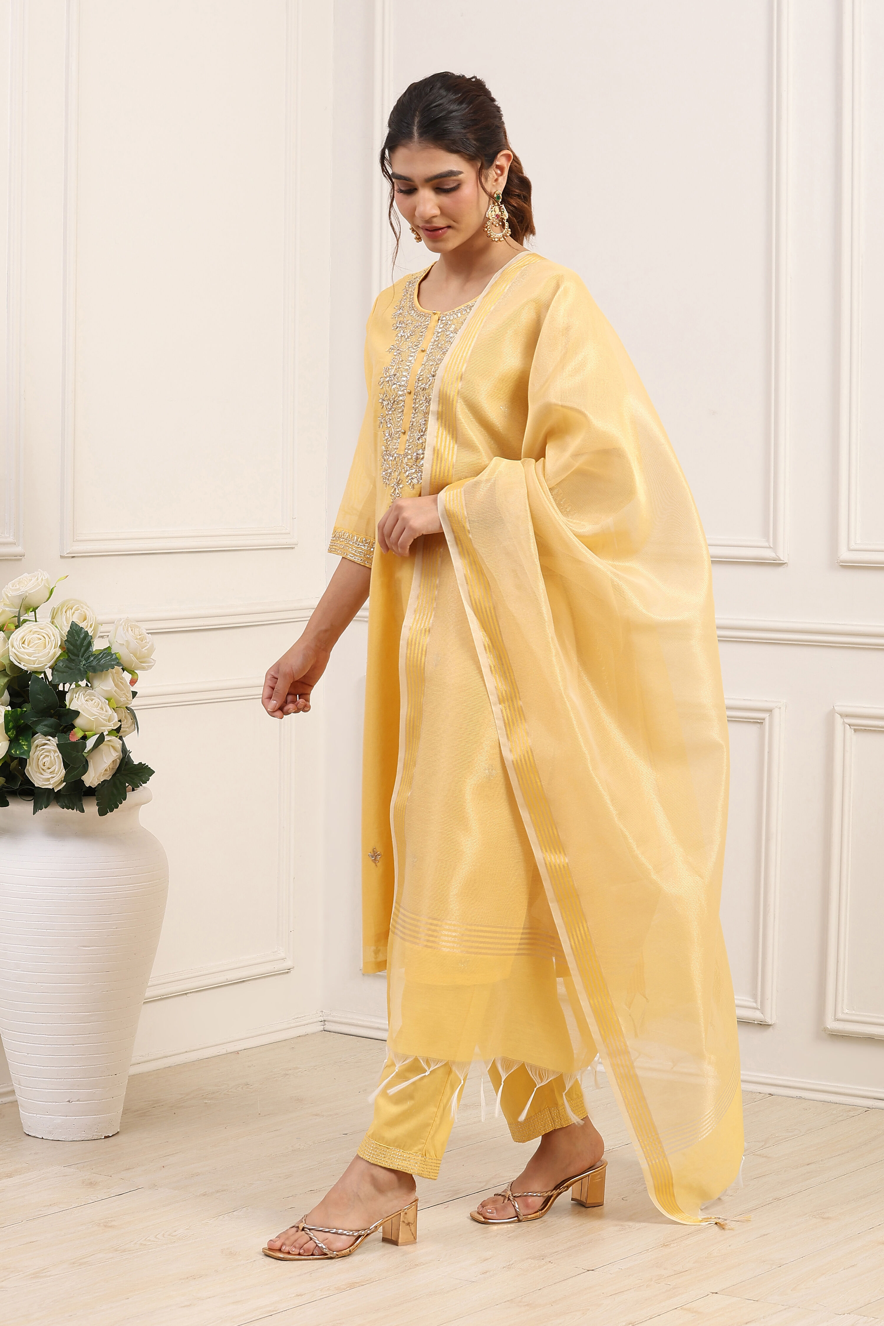 Green Poly Chanderi Sequin Embroidered Straight Suit Set image number 3