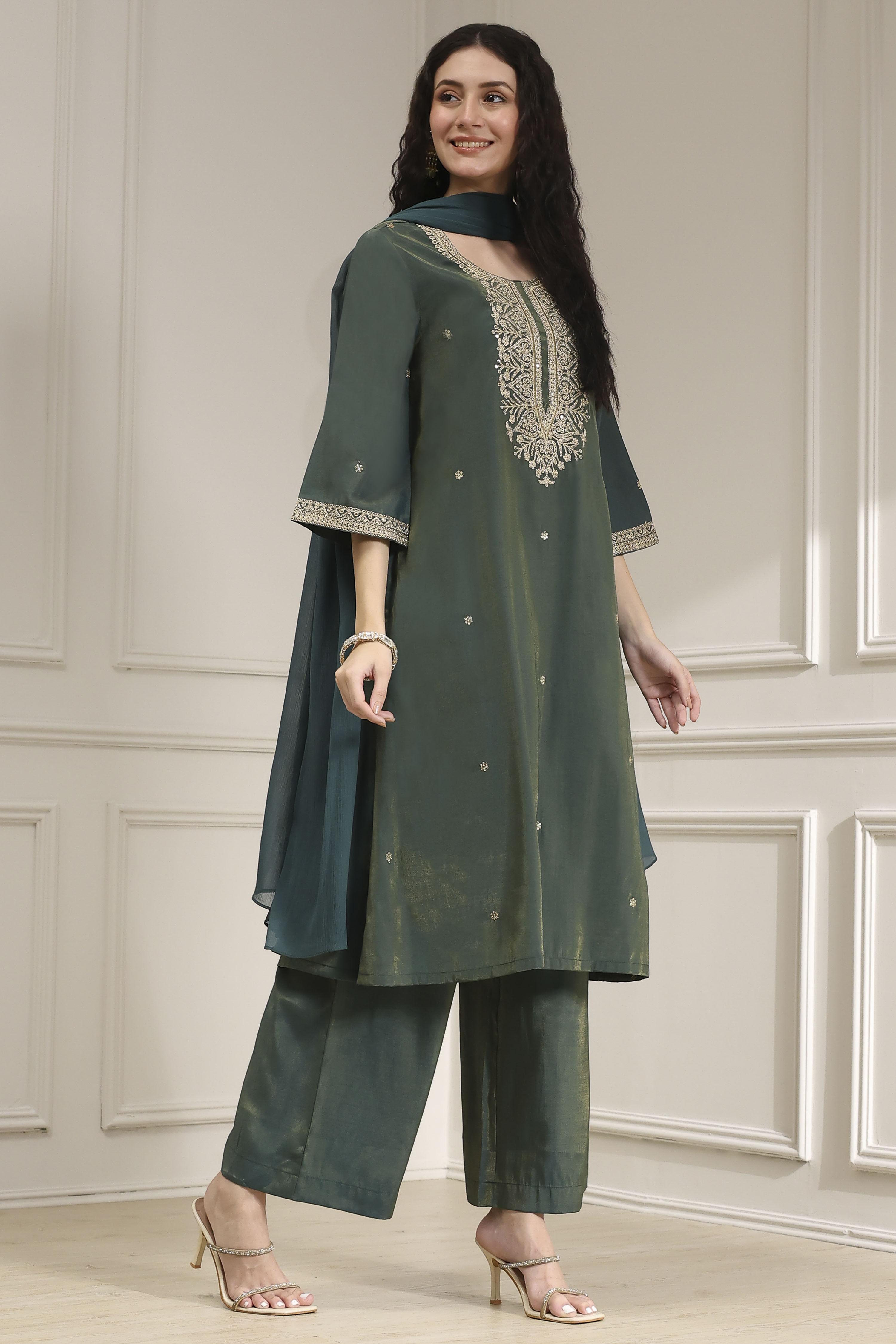 Green Embroidered Straight Suit Set image number 4