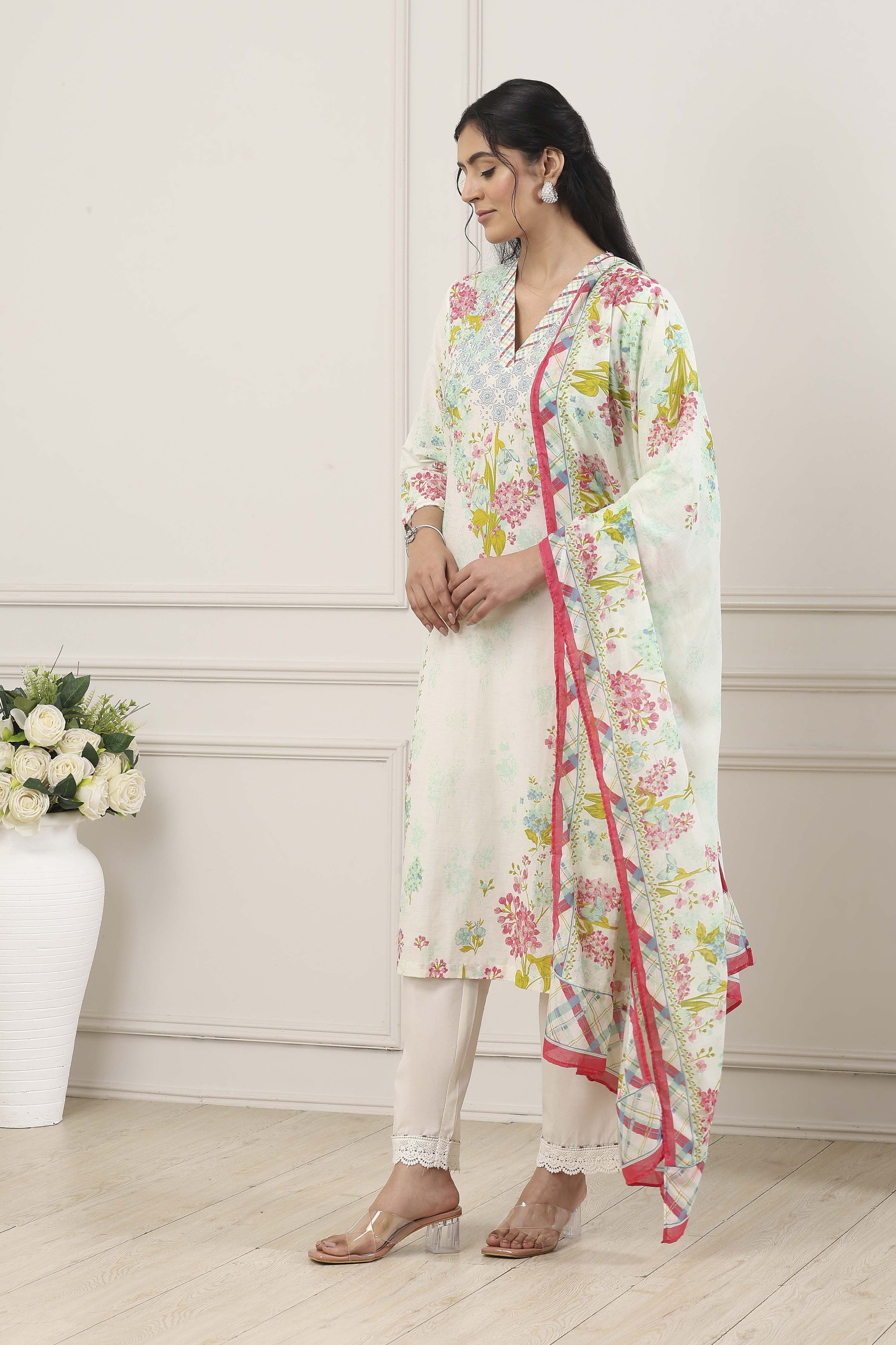 White Cotton Floral Printed Straight Suit Set image number 3