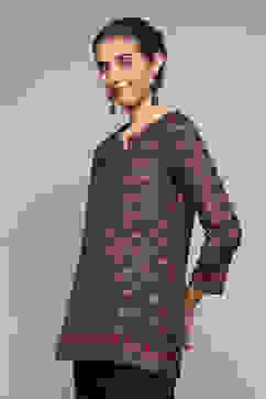 Black Polyester Straight Printed Kurti image number 2