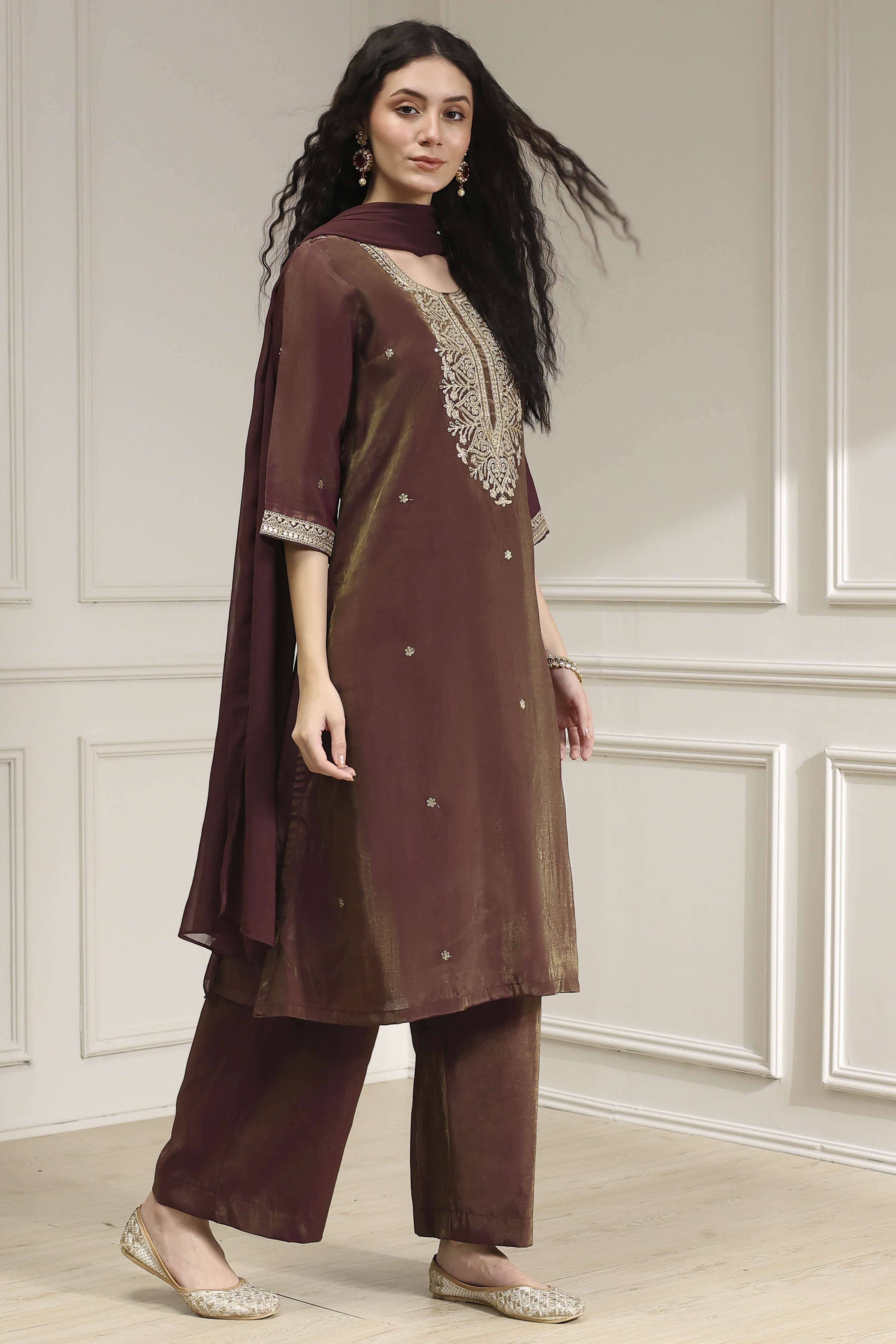 Green Embroidered Straight Suit Set image number 5