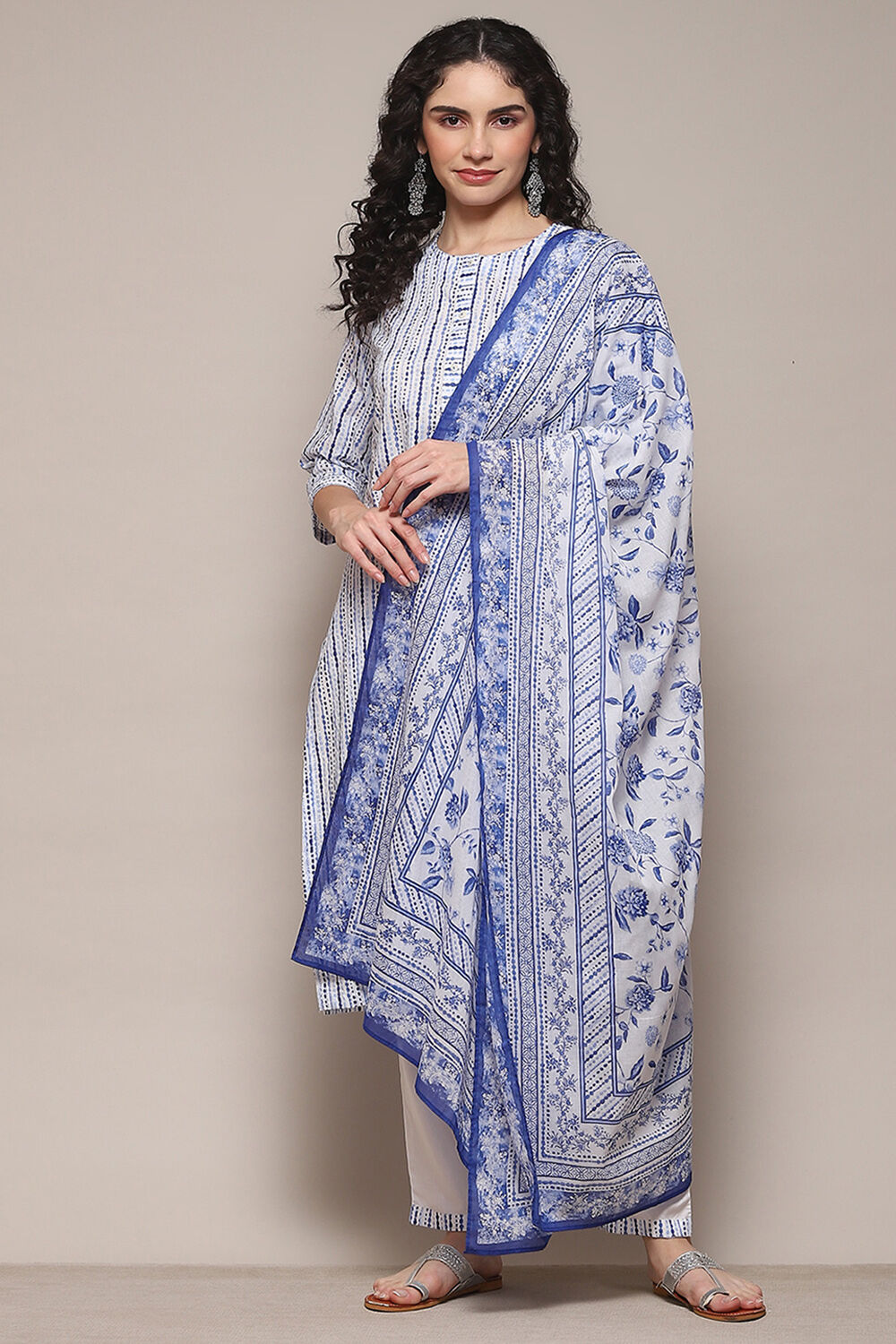 White Red Cotton Straight Suit Set image number 7