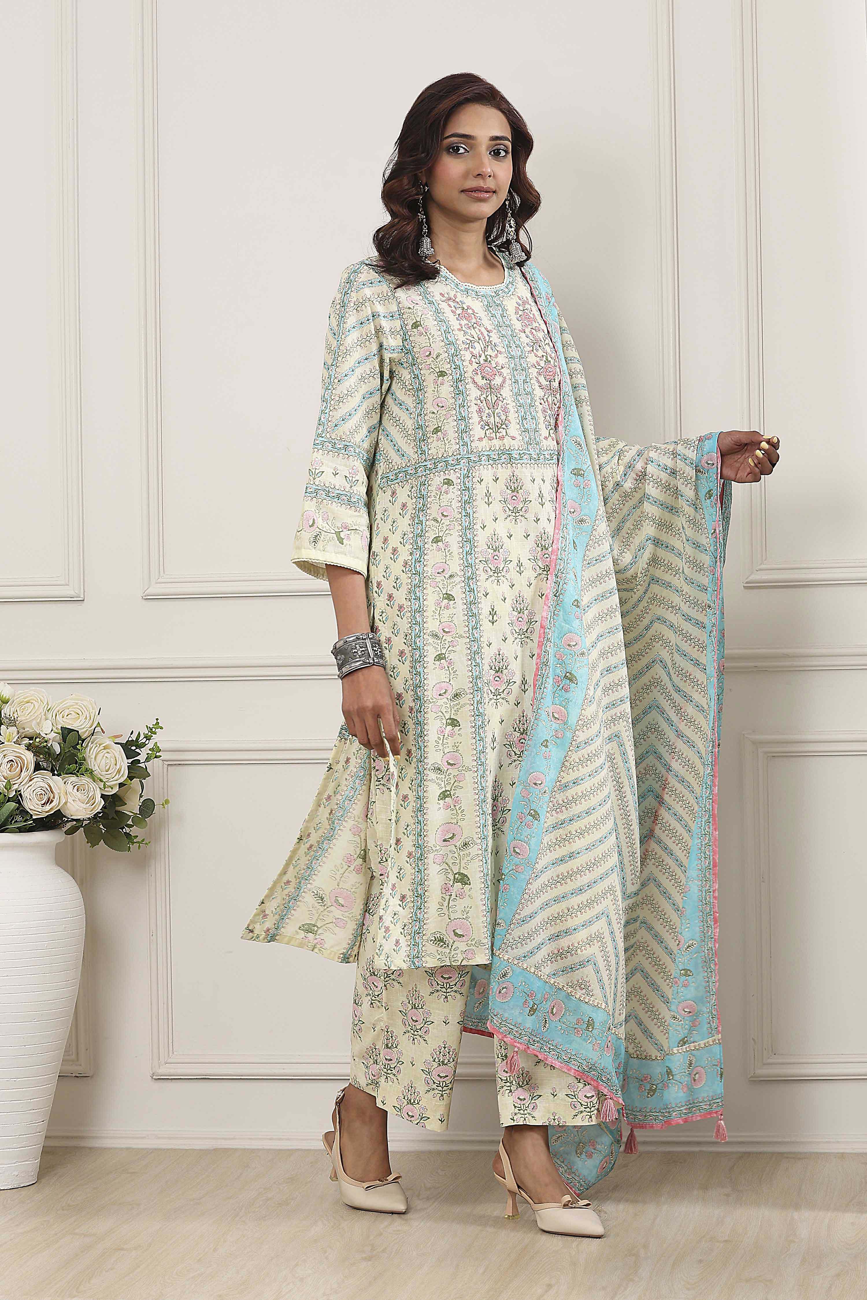 Cream-Colored Cotton Printed Straight Suit Set image number 5