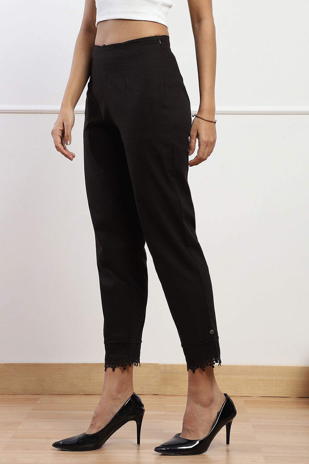 Black Cotton Slim Solid Pants image number 2