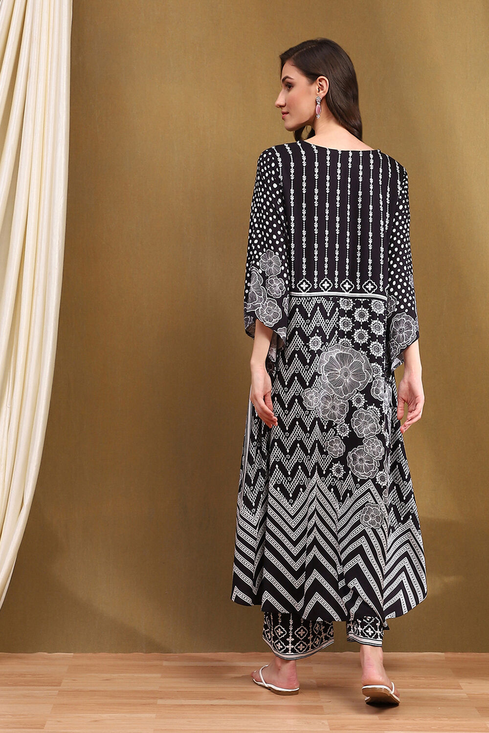 Black Printed Asymmetric Kurta Set image number 4