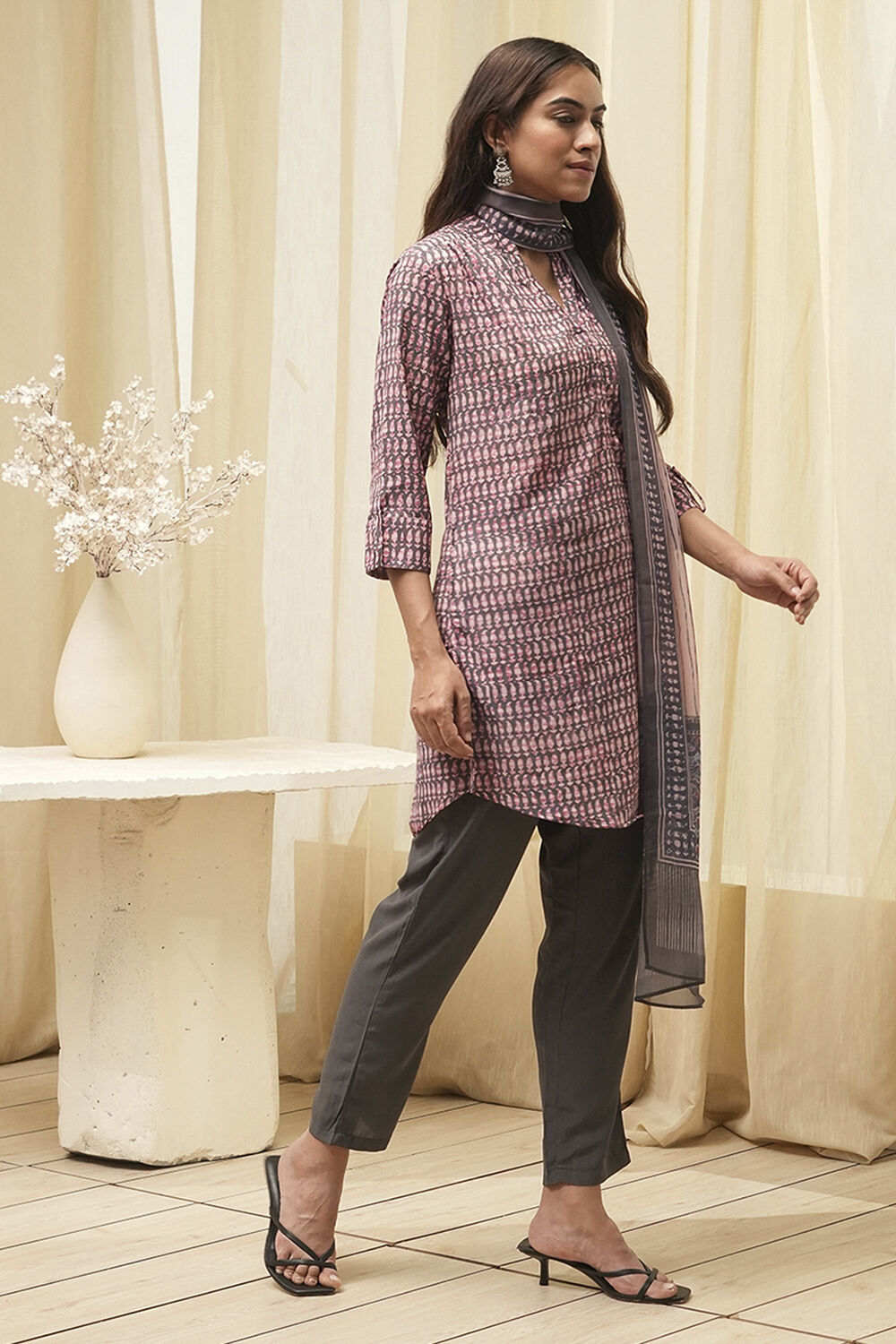Grey & Pink Art Silk Straight Kurta Pant Suit Set image number 5