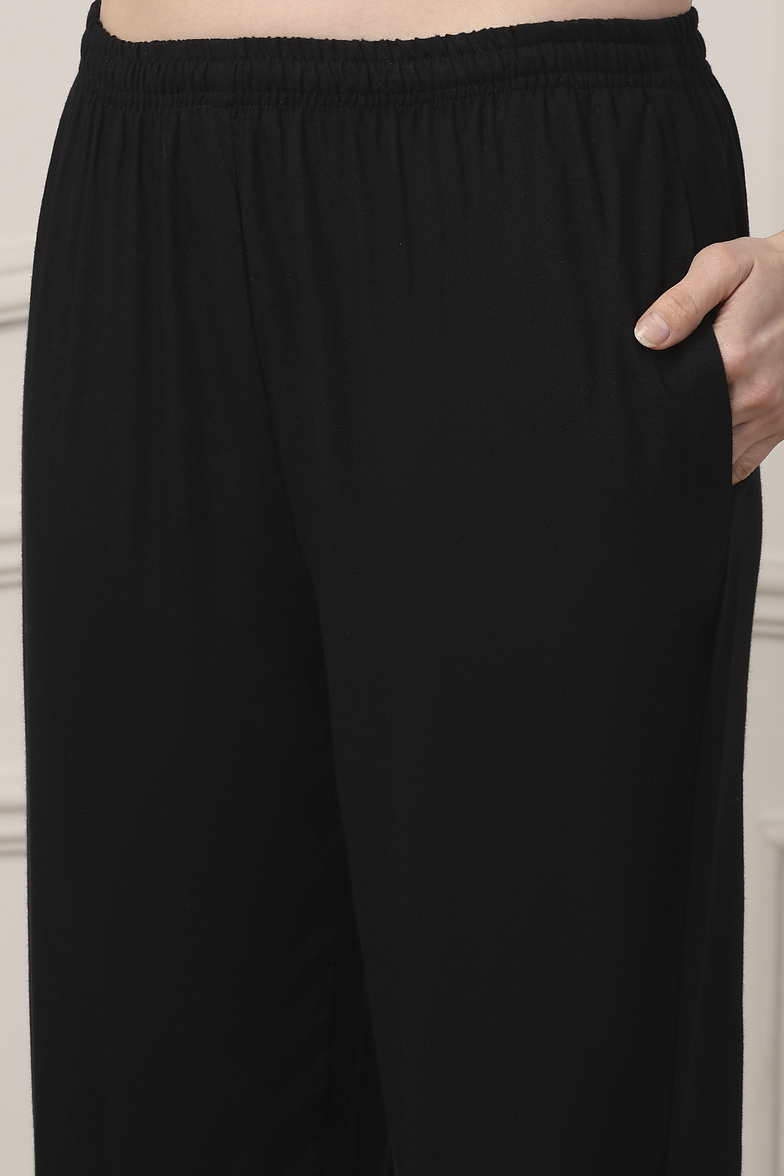 Black Cotton Yoke Embroidered Straight Suit Set image number 2