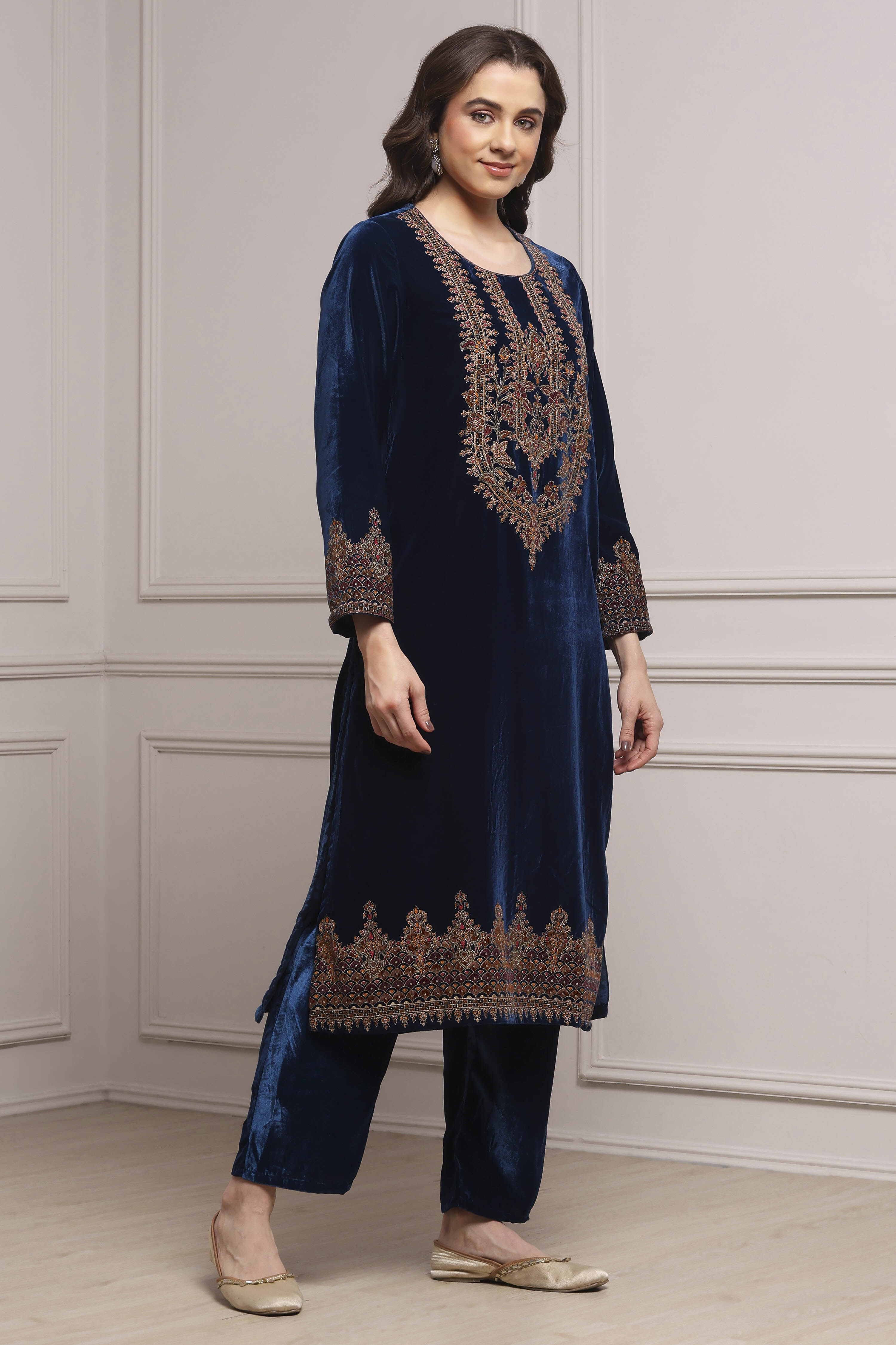 Teal Velvet Straight Winter Kurta Set image number 5