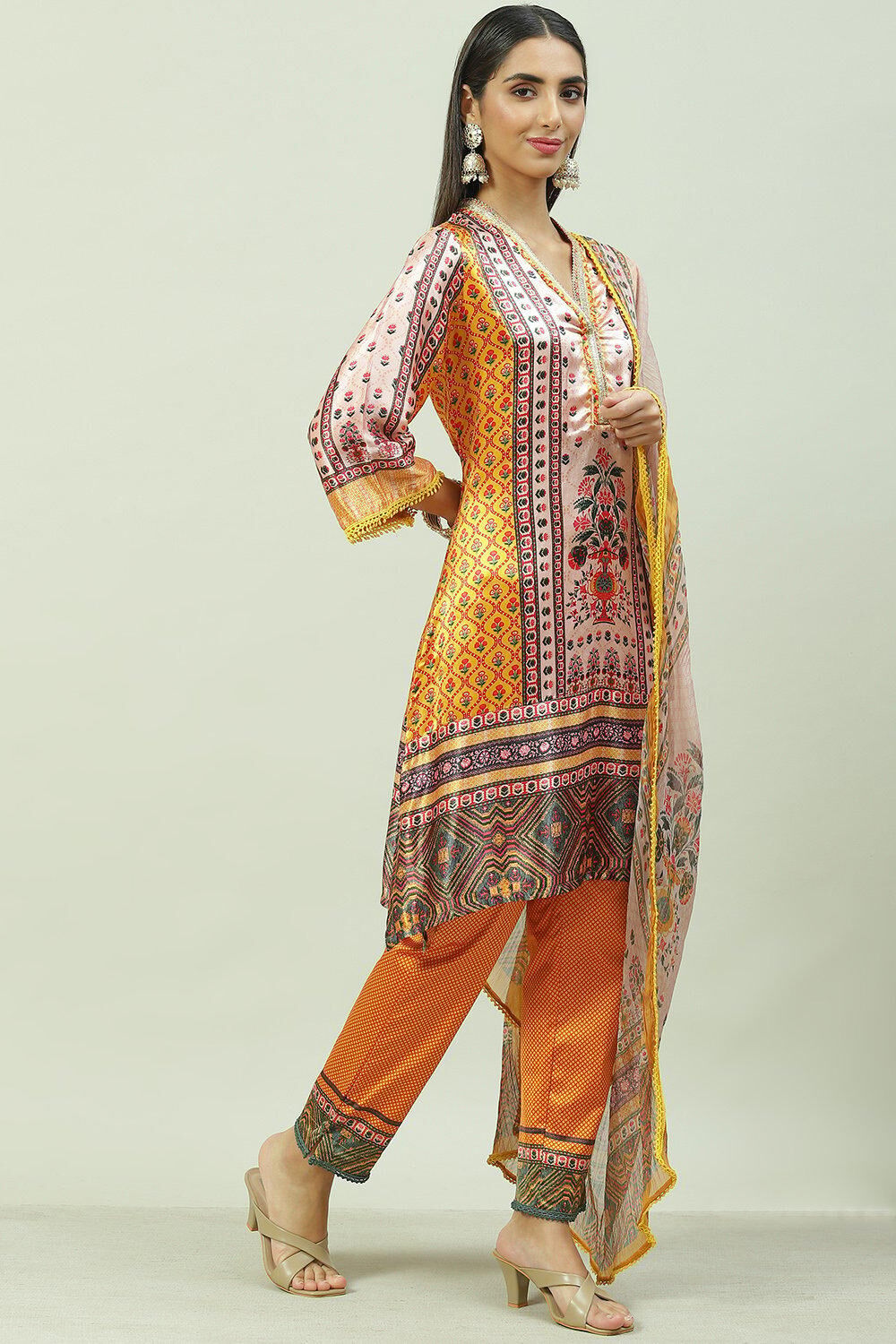 Yellow Silk Blend Straight Kurta Slim Pant Suit Set image number 6