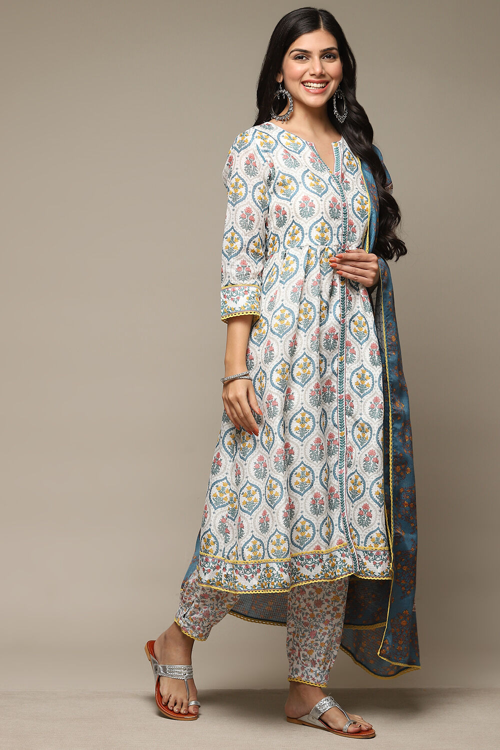 White Cotton Blend Gathered Kurta Suit Set image number 6