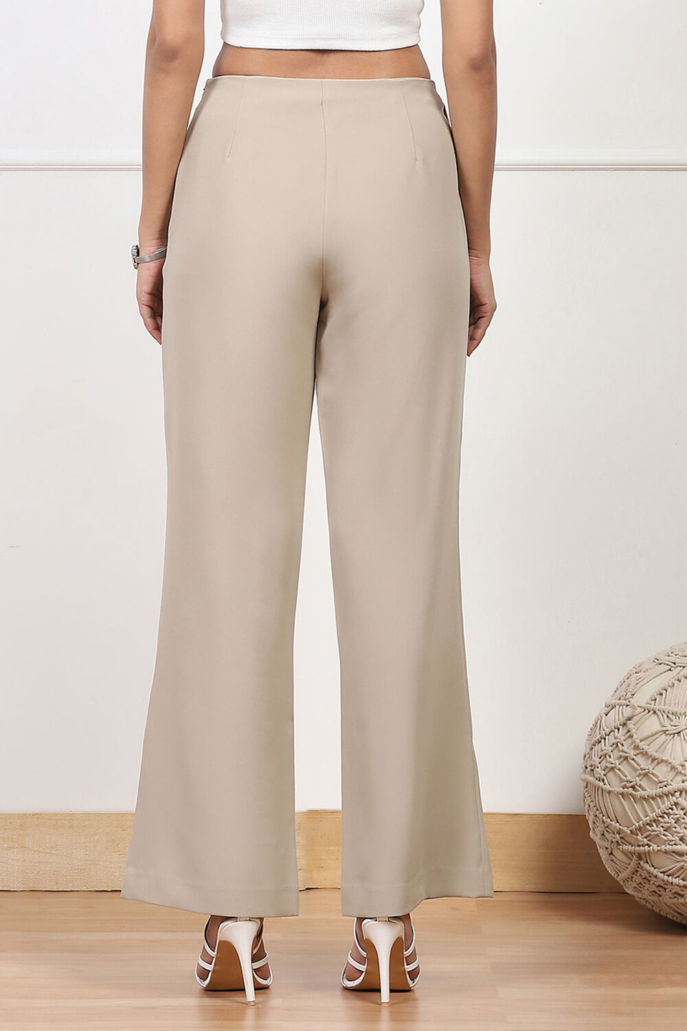 Beige Solid Relaxed Fit Pants image number 5