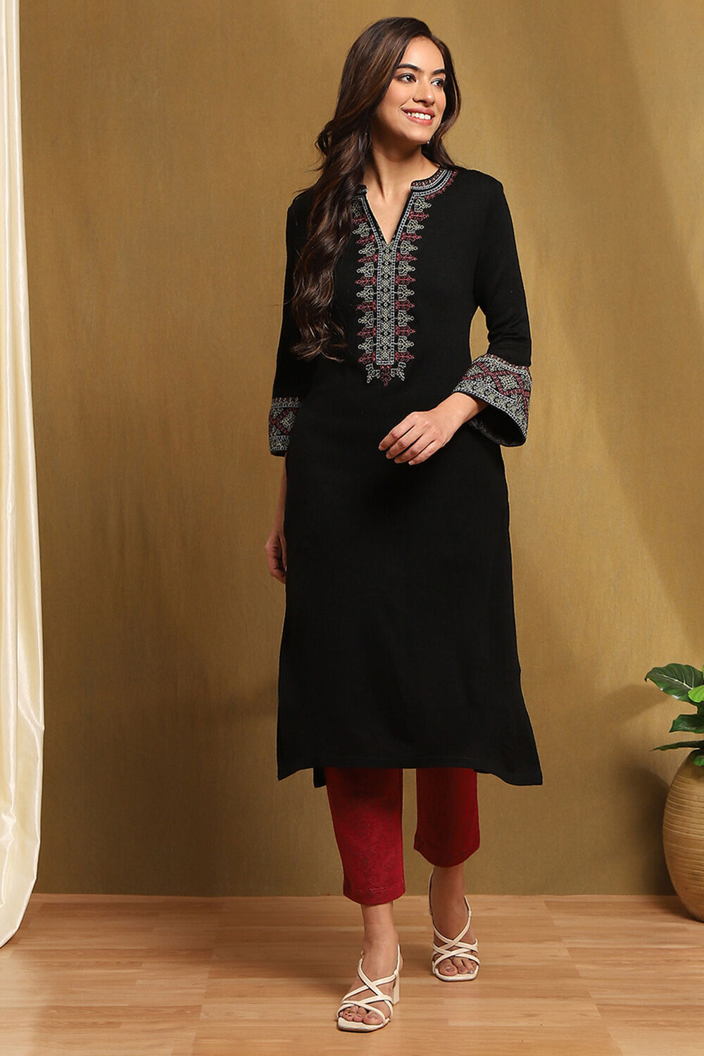 Black Acrylic Yarn-Dyed Winter wear Kurta image number 0