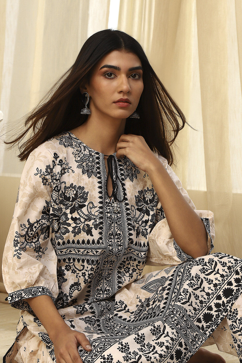 Off-White and Black Pure Cotton Printed Kurta Set image number 7