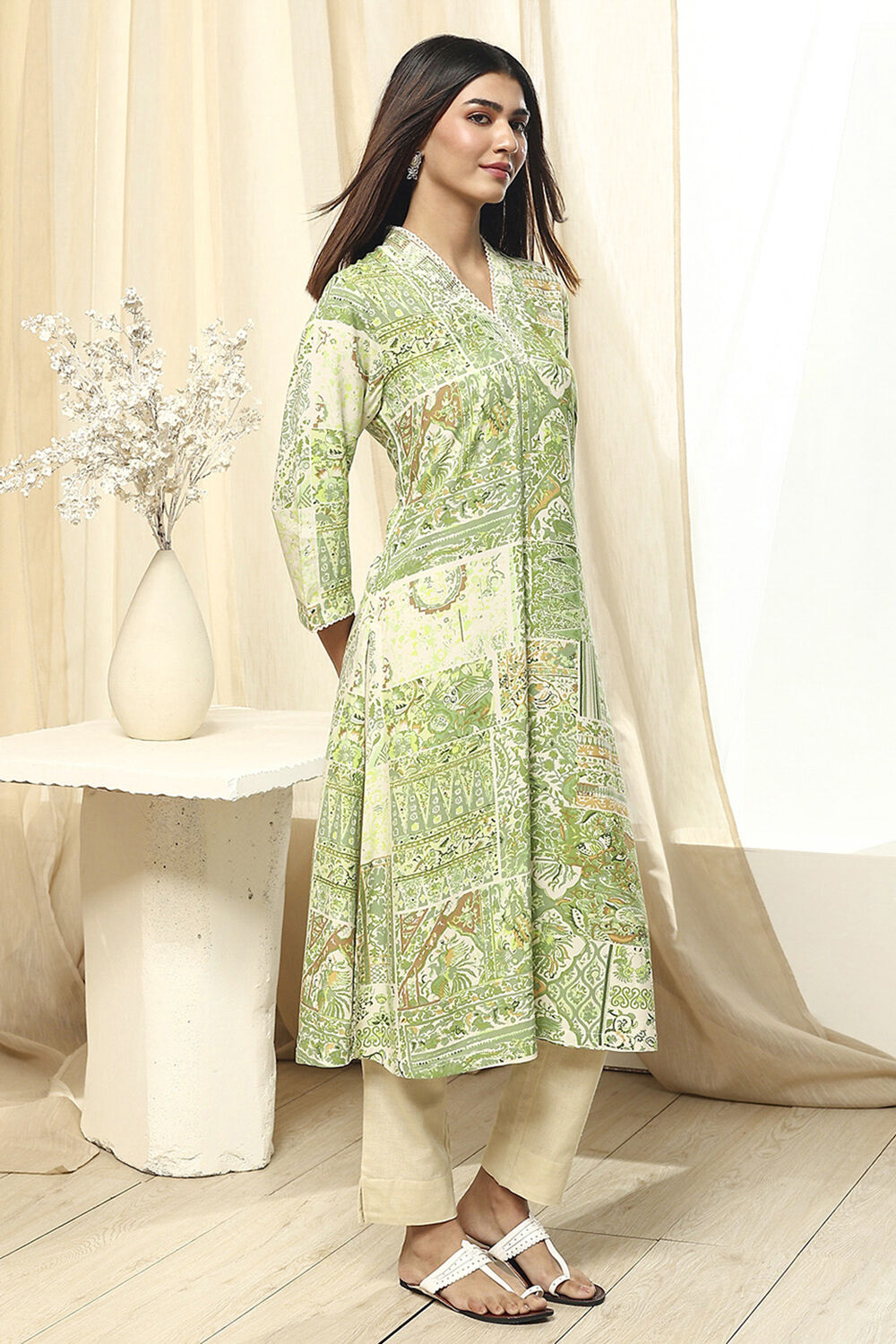 Plum and Off-White Printed Straight Kurta image number 4