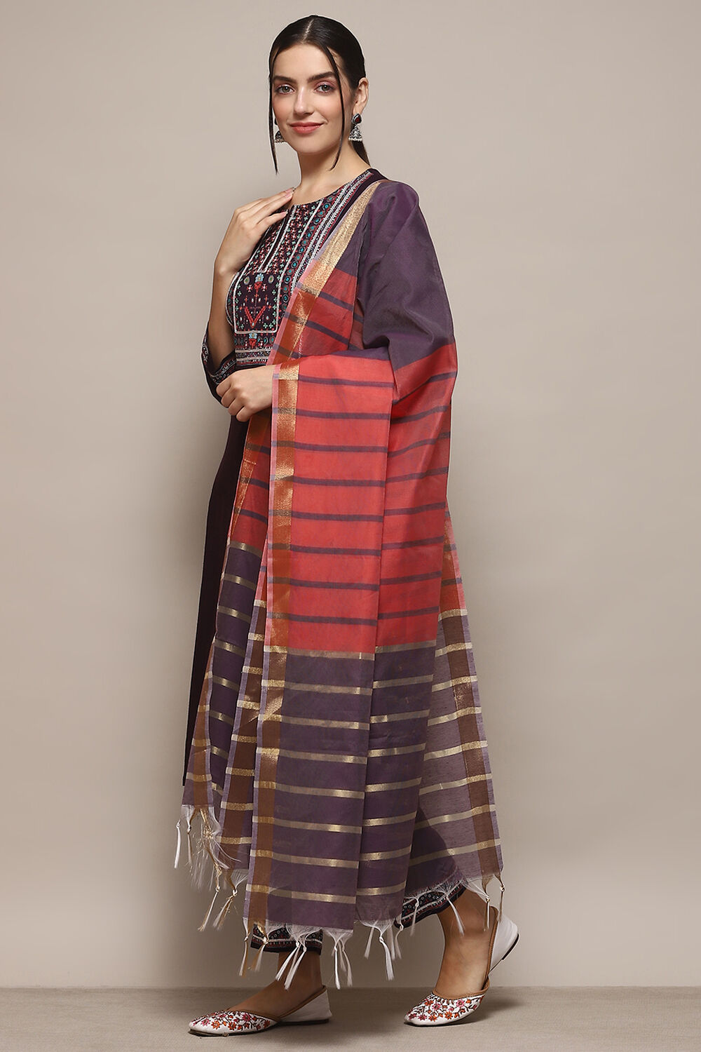 Beige Rayon flax Narrow Kurta Pant Suit Set image number 4