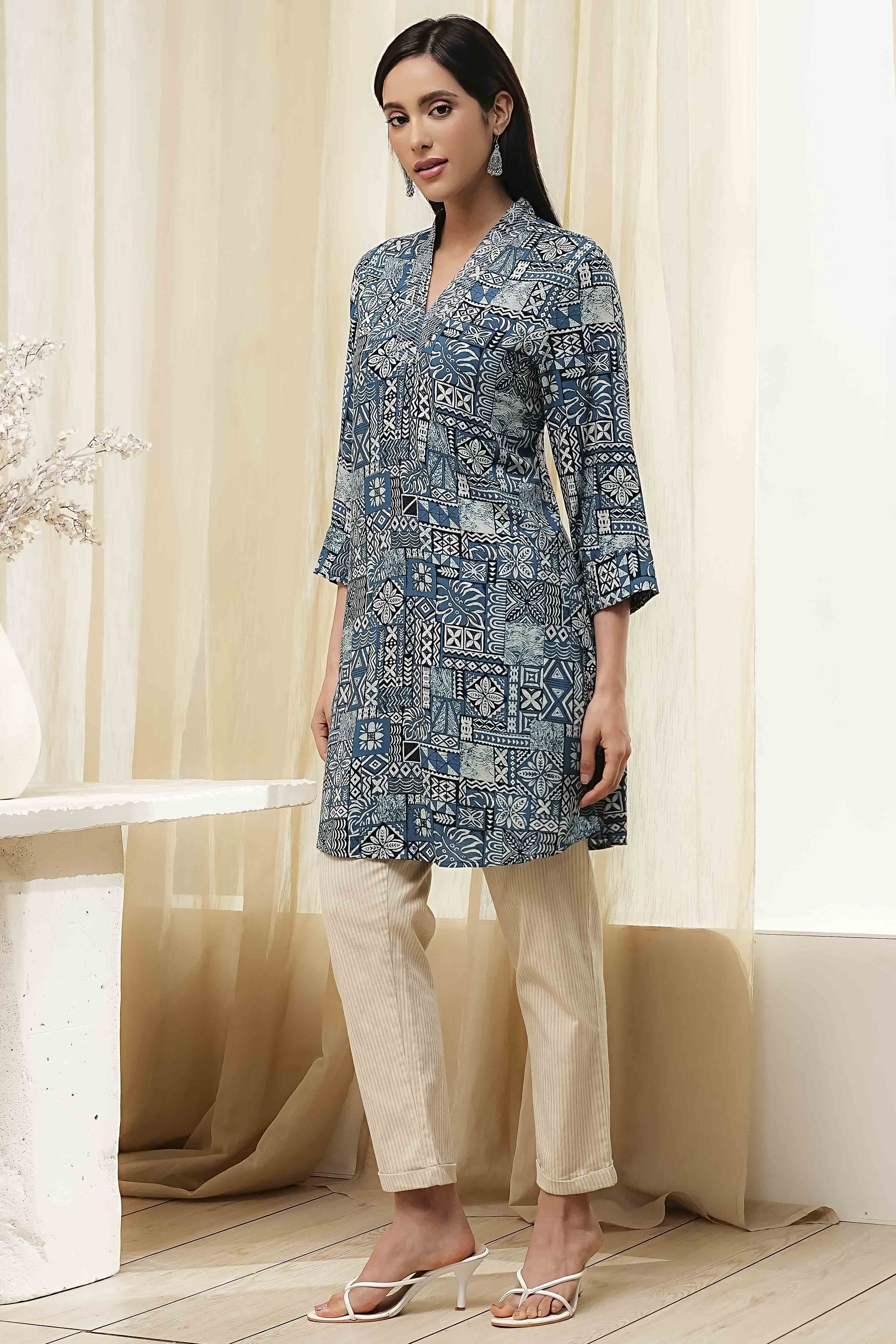 Teal Printed Straight Short Kurta image number 2