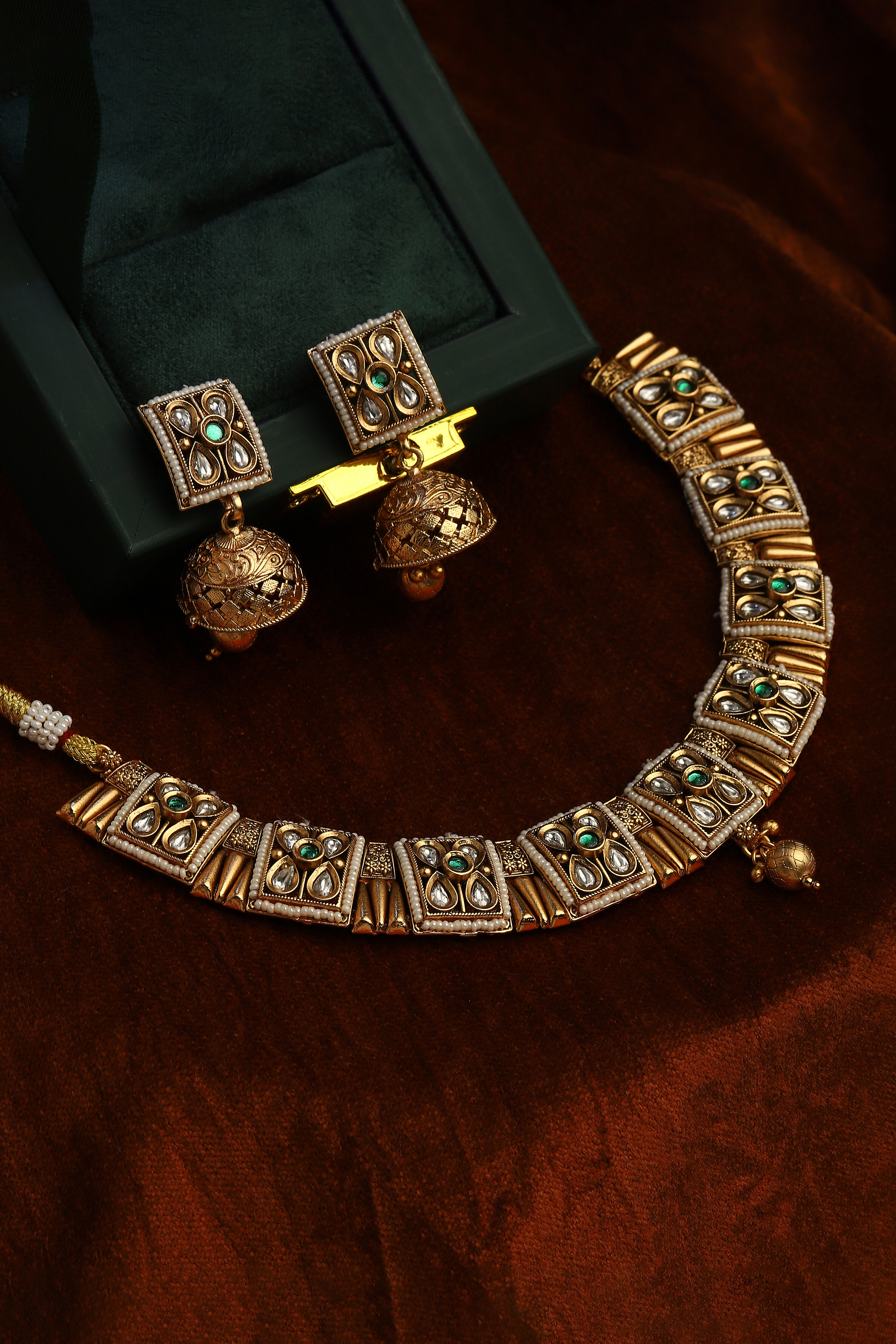 Green Alloy Necklace Set image number 0