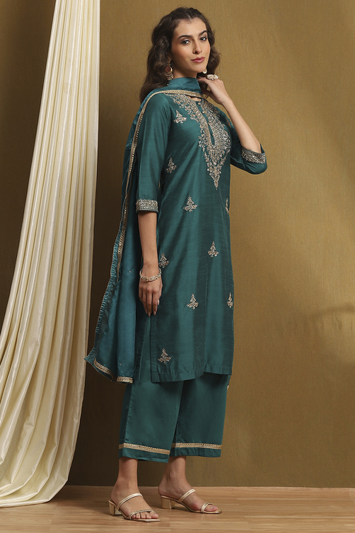 Off-White Embellished Festive Straight Suit Set image number 6