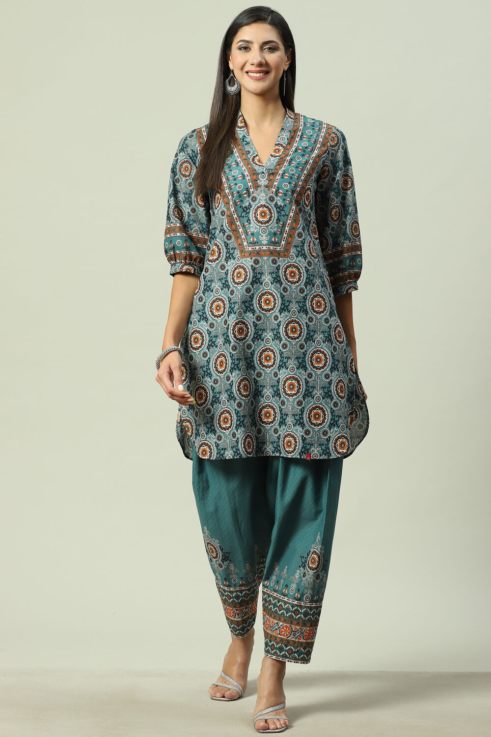 Red Cotton Straight Kurta Salwar Pant Suit Set image number 3